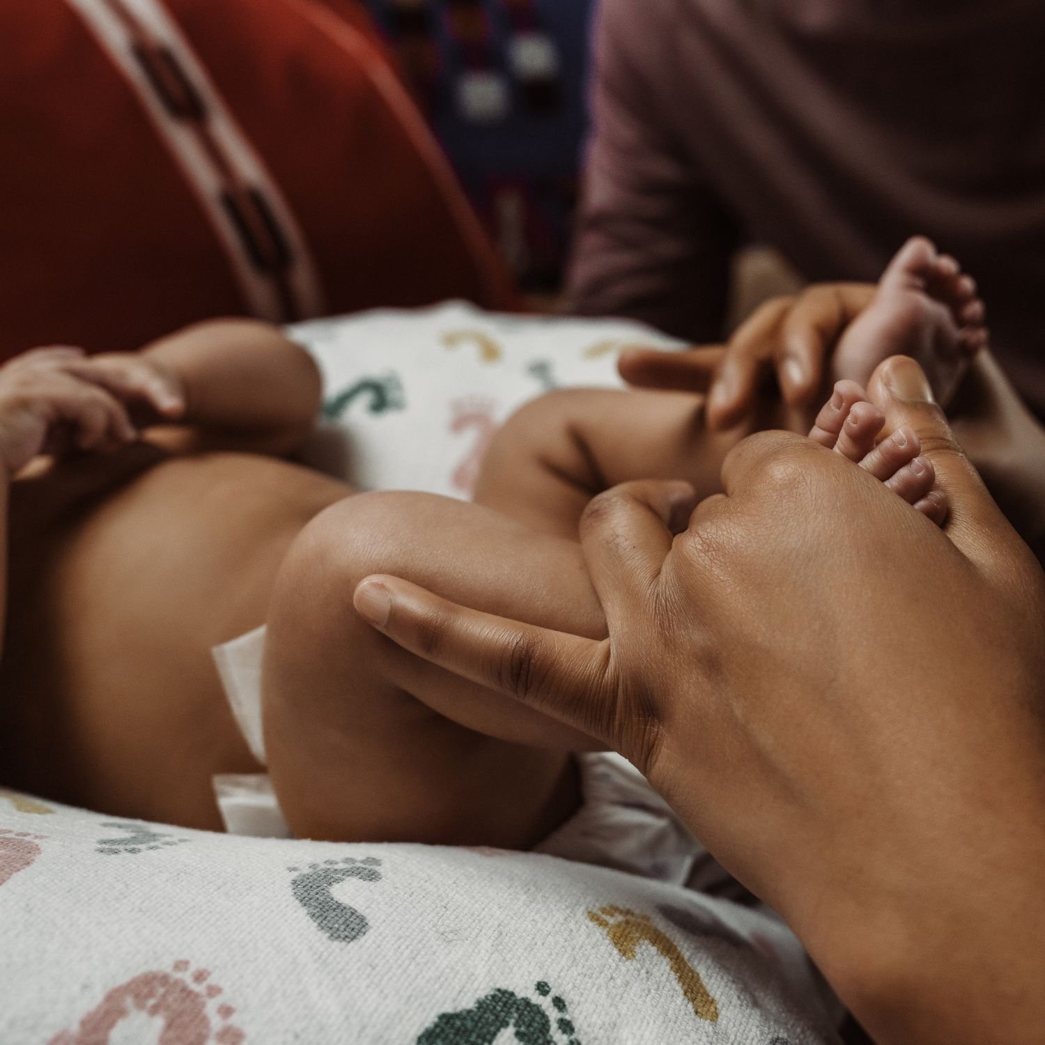 Newborn photography capturing tiny feet