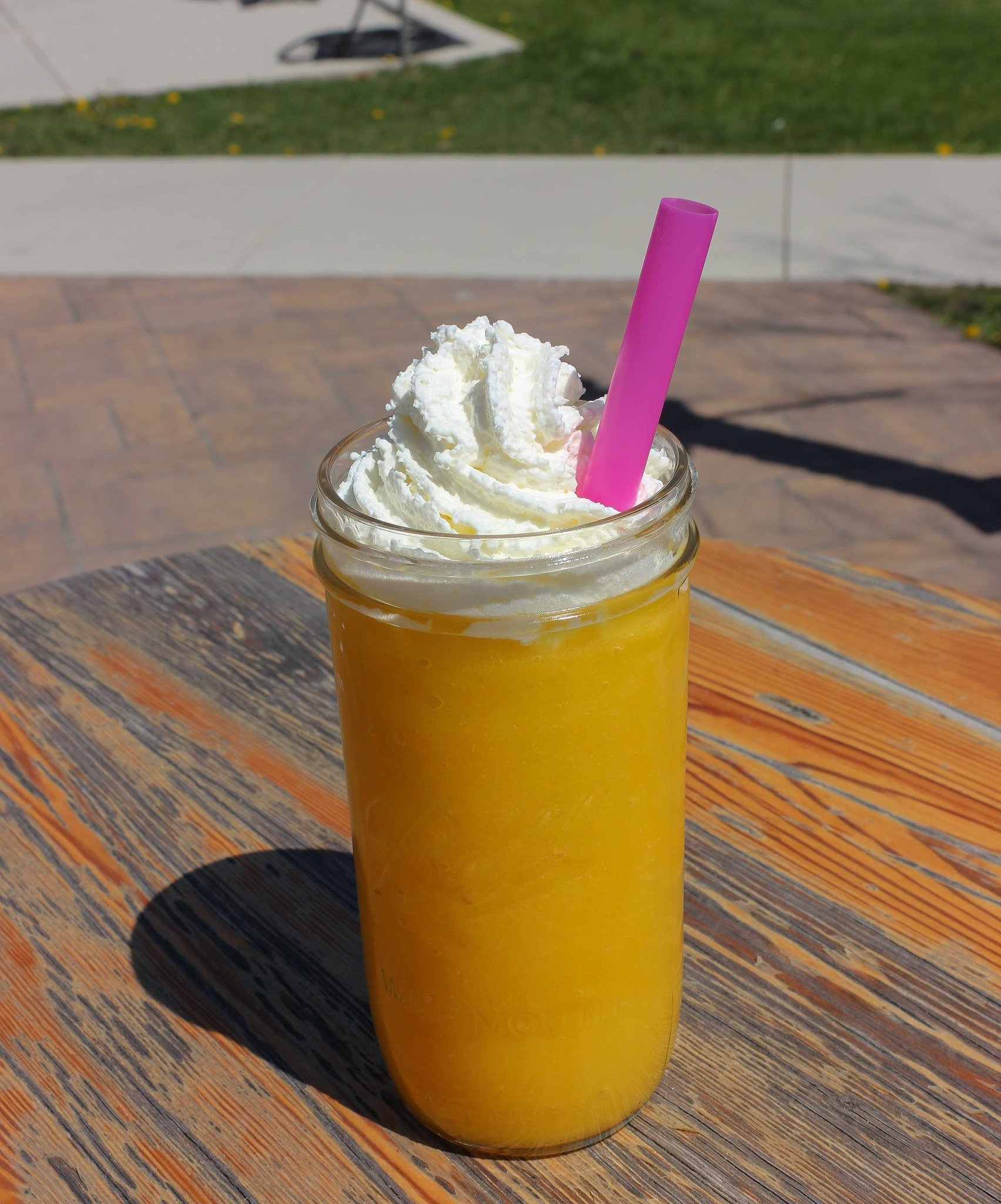 🥭It's a mango smoothie kind-of-day! Enjoy a frozen, fruity treat on this beautiful Thursday.
Stop by - we are open 8am-6pm today.
#cornercoffeeshop #mangosmoothie #fruitsmoothie #intercoursepa