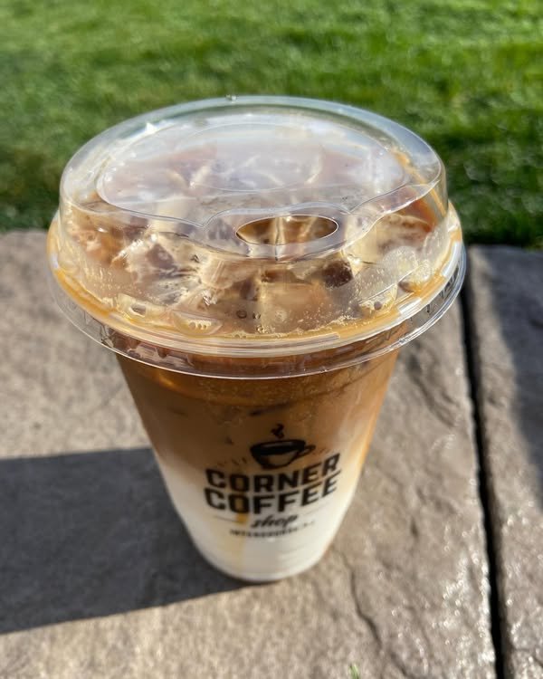 Savor every sip of our iced caramel macchiato. You can't go wrong with this classic drink!
Tonight we have live music with the band, All For One, in our courtyard from 6-8pm (weather permitting).
We are open 8am-8pm today.
#cornercoffeeshop #caram