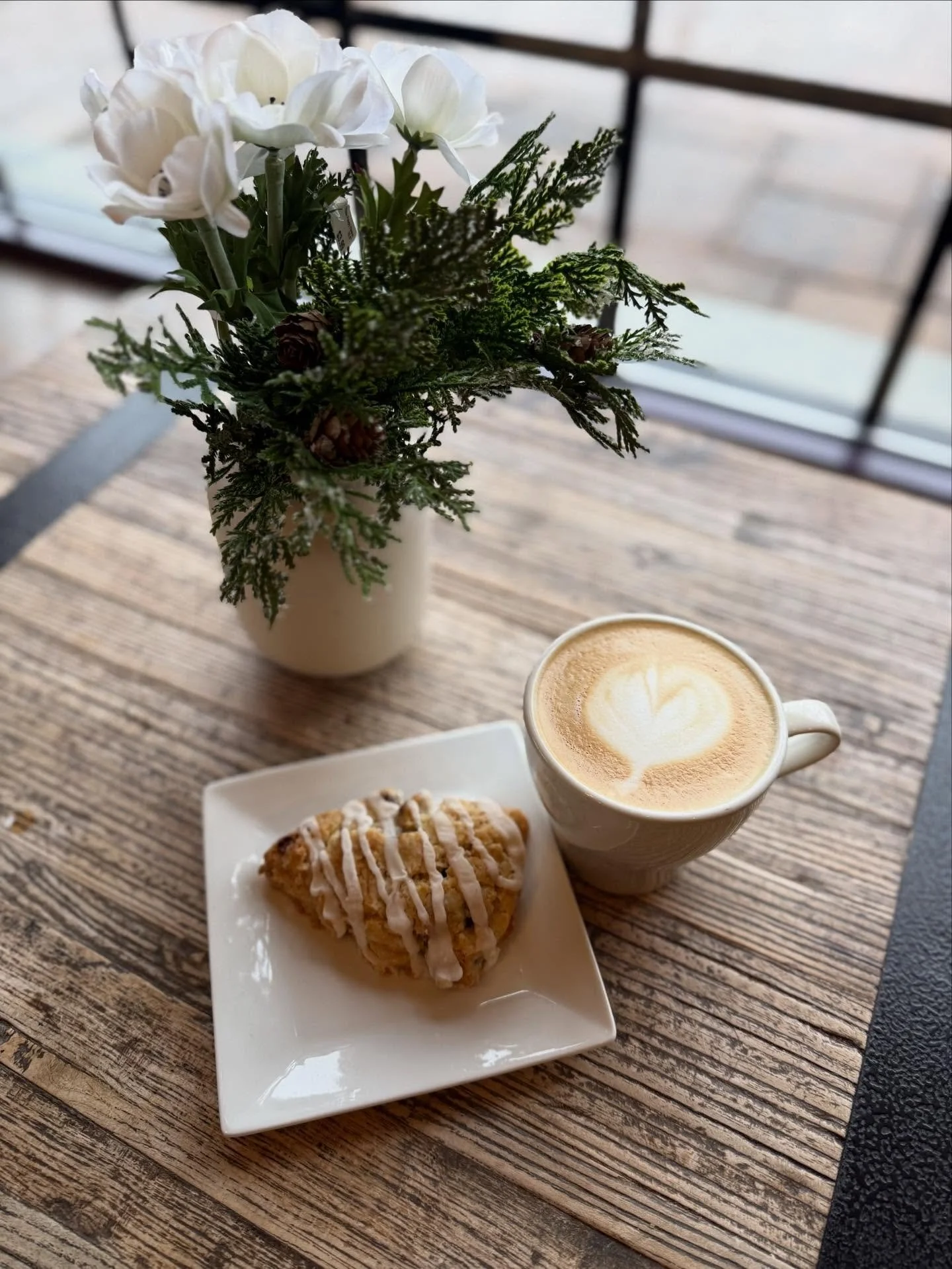 Warm up on this cold, dreary day with a creamy pecan pie latte &amp; locally-baked cranberry scone.

We are here to serve you until 6pm.

#cornercoffeeshop #latte #scone #locallybaked #cranberryscone #intercoursepa