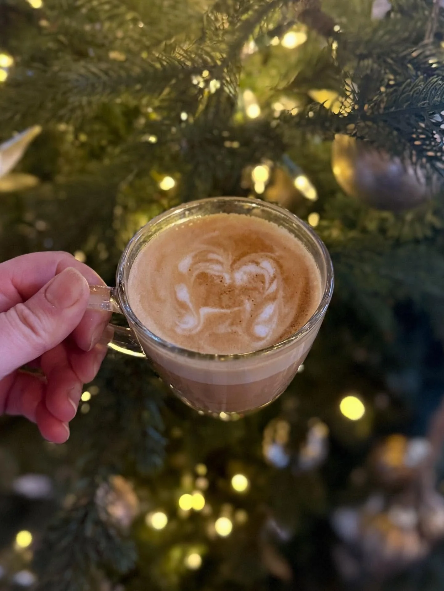 A little Christmas latte art to warm you up on this cold December day! Enjoy your favorite holiday drink for here or to go.

We are open 8am-6pm.

#cornercoffeeshop #holidaylatte #christmaslatte #candycanelatteart #intercoursepa