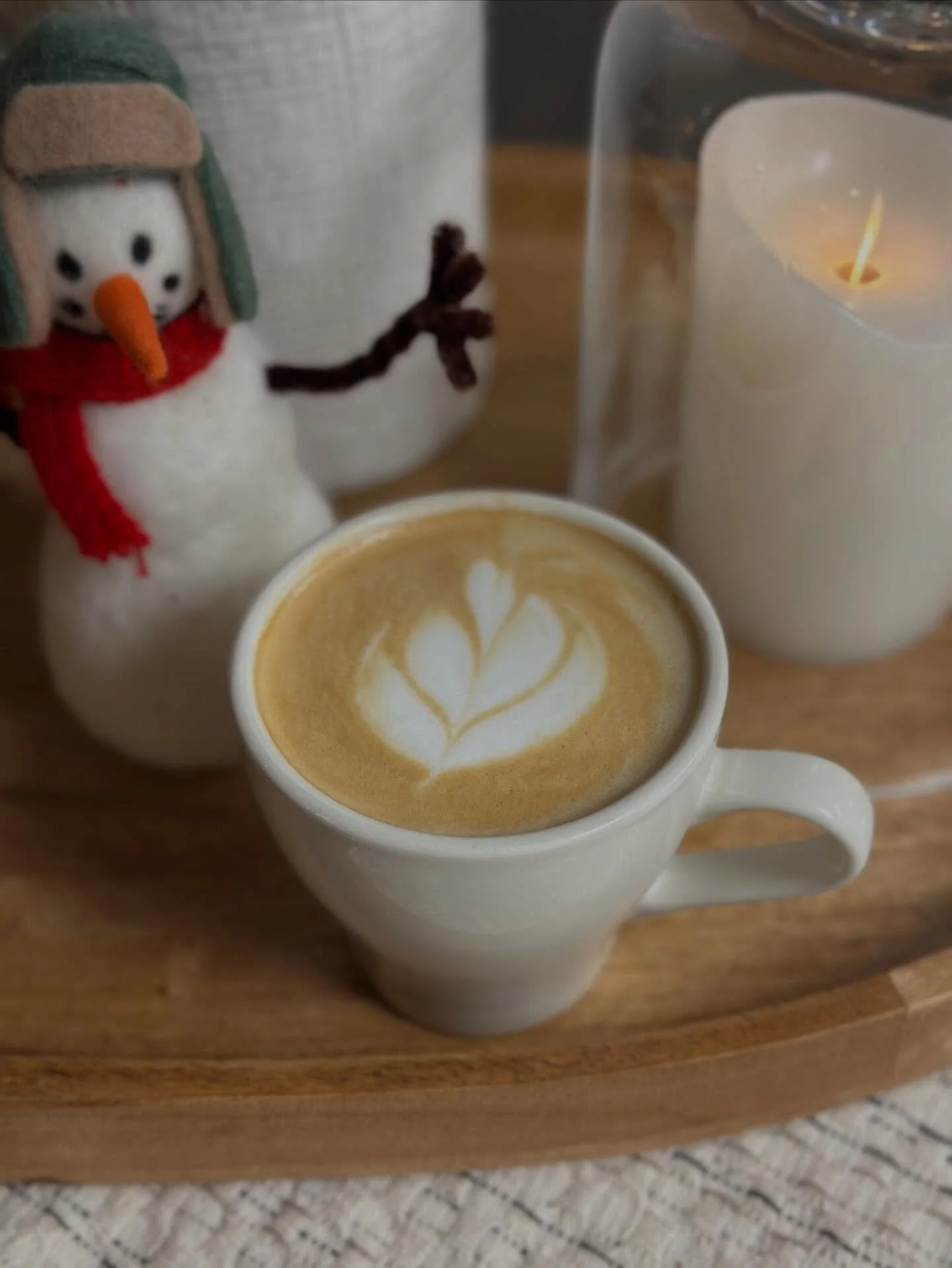 ❄️ Start this wintery week with a hot latte. We are here to serve you from 8am-6pm.

#hotcoffee #winterspicelatte #intercoursepa #cornercoffeeshop