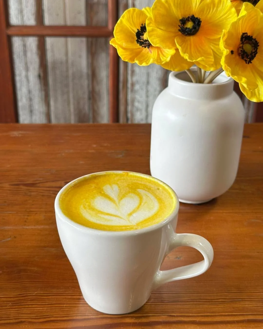 Sunshine in a cup ☀️ Our Golden Milk Latte is a coffee/caffeine-free alternative made with turmeric, cinnamon, ginger, black pepper &amp; maple syrup. This unique beverage boasts many health benefits - including boosting immune function, reducing inf