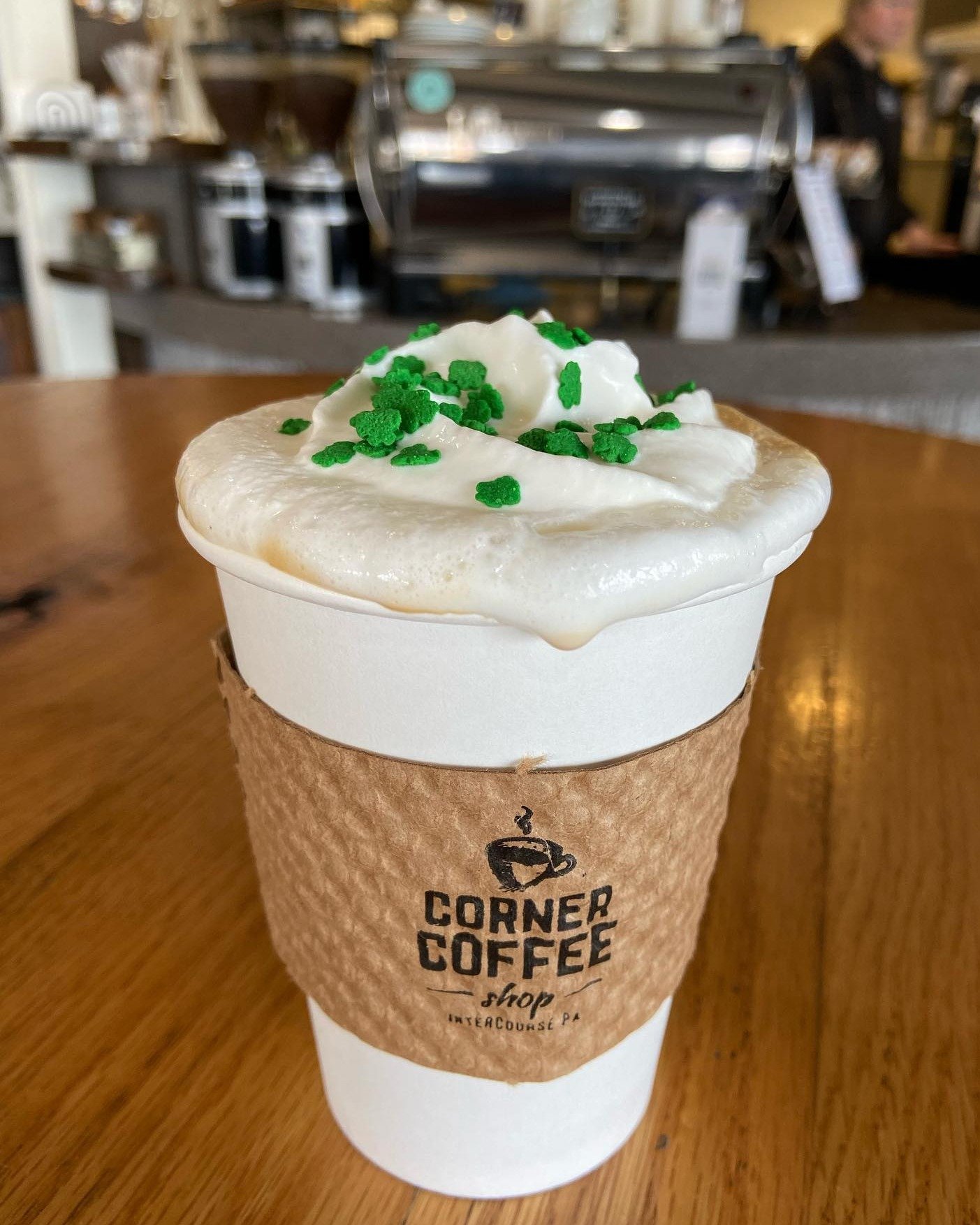 ☘ Irish Breakfast Latte ☘ Sweet Irish cream &amp; REAL maple syrup make this espresso-based latte tasty enough to enjoy anytime - not just at breakfast!

We are open 8am-6pm today.

#irishcream #irishcreamlatte #realmaplesyrup #marchdrink #intercours