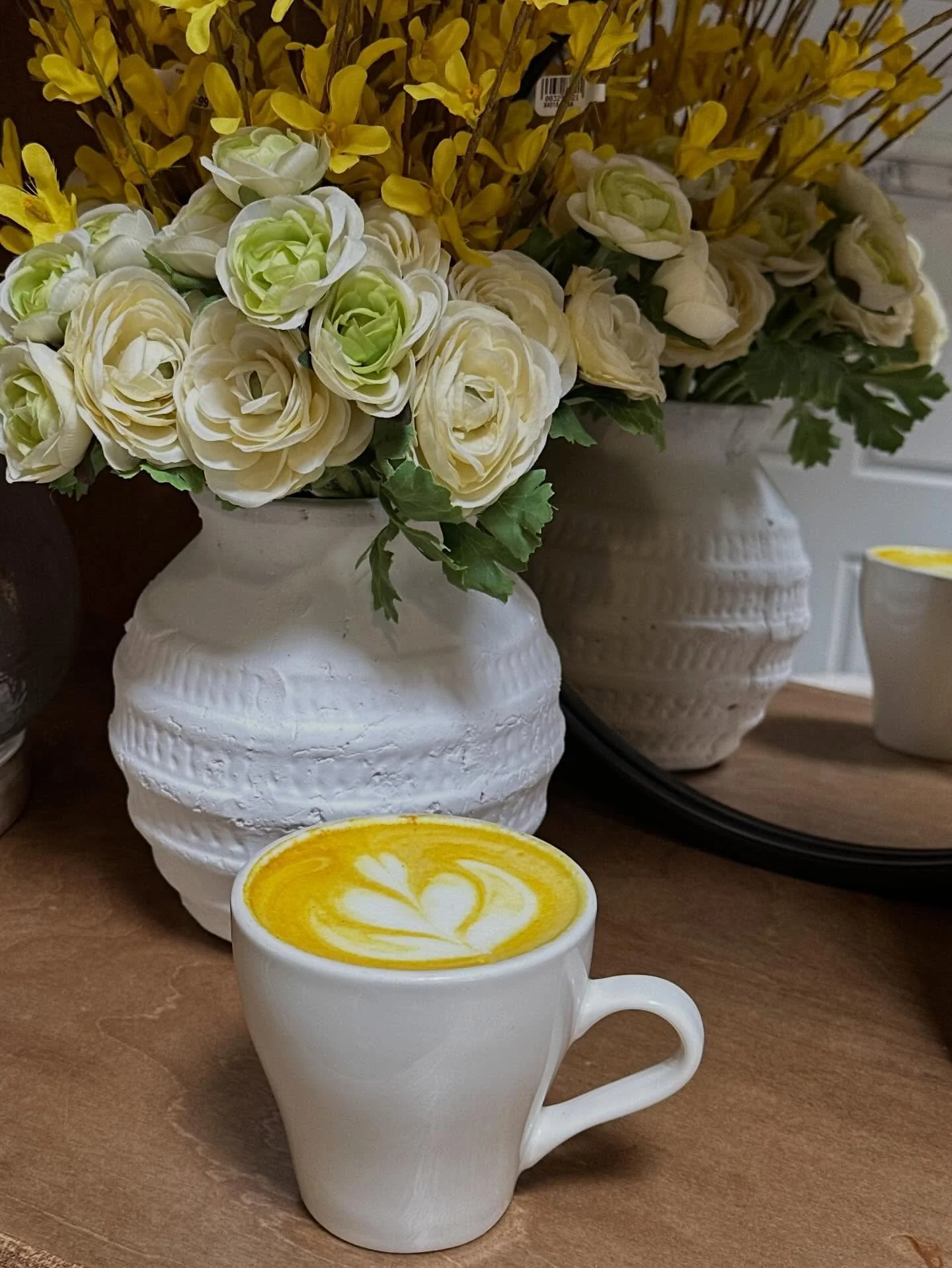 Looking for a little sunshine? Try our Golden Milk Latte. This anti-inflammatory beverage is made with turmeric, cinnamon, black pepper &amp; maple syrup. Warm, creamy &amp; completely caffeine-free.

We are open 8am-6pm today.

#goldenmilk #goldenmi