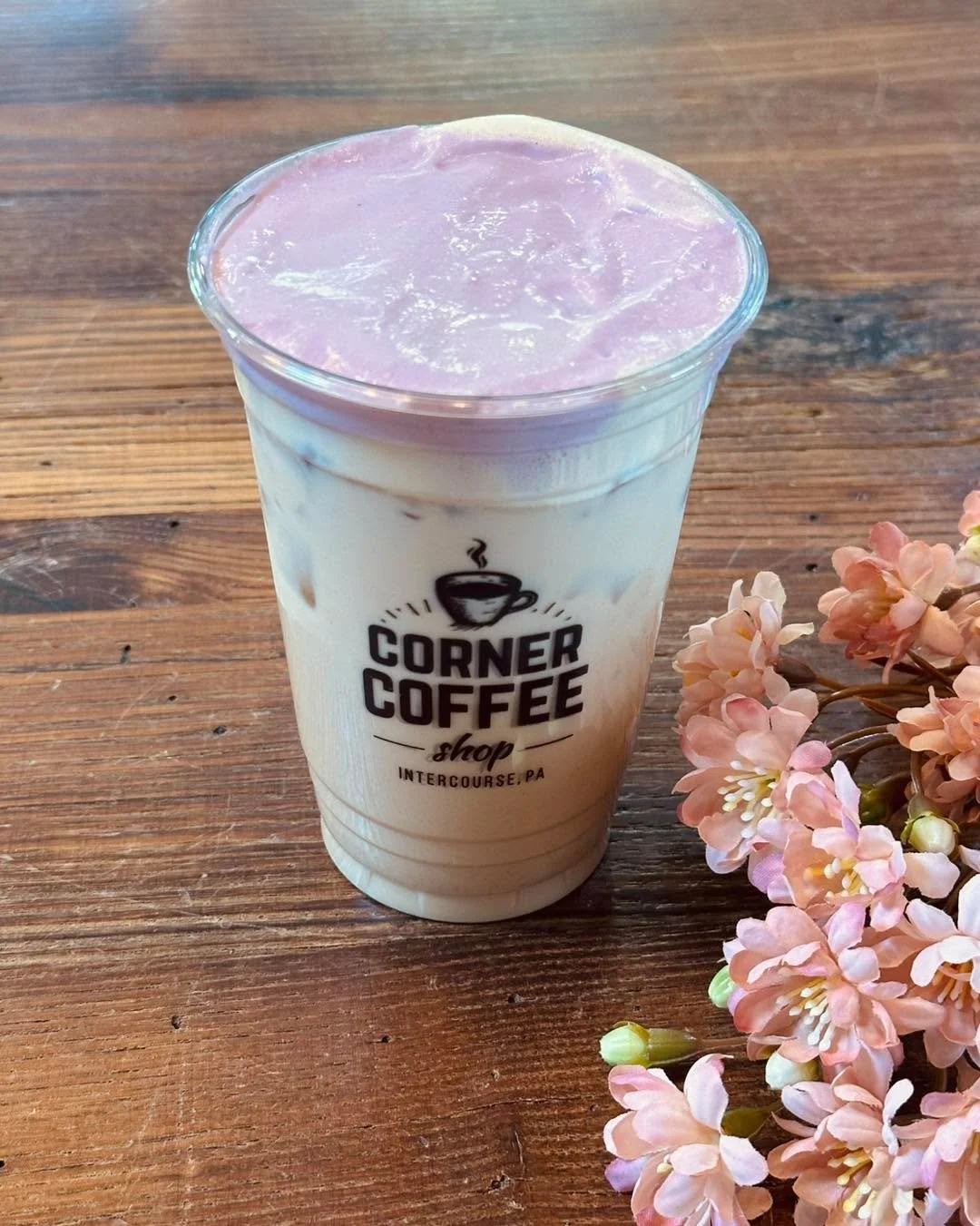 🍒 Cherry Blossom Chai: our signature iced chai latte topped with creamy cherry cold foam. This also tastes yummy as a hot drink!

Don&rsquo;t miss a feel-good night of live music with Mother T &amp; Co tonight from 6-8pm.

#cherrychai #chailatte #ch