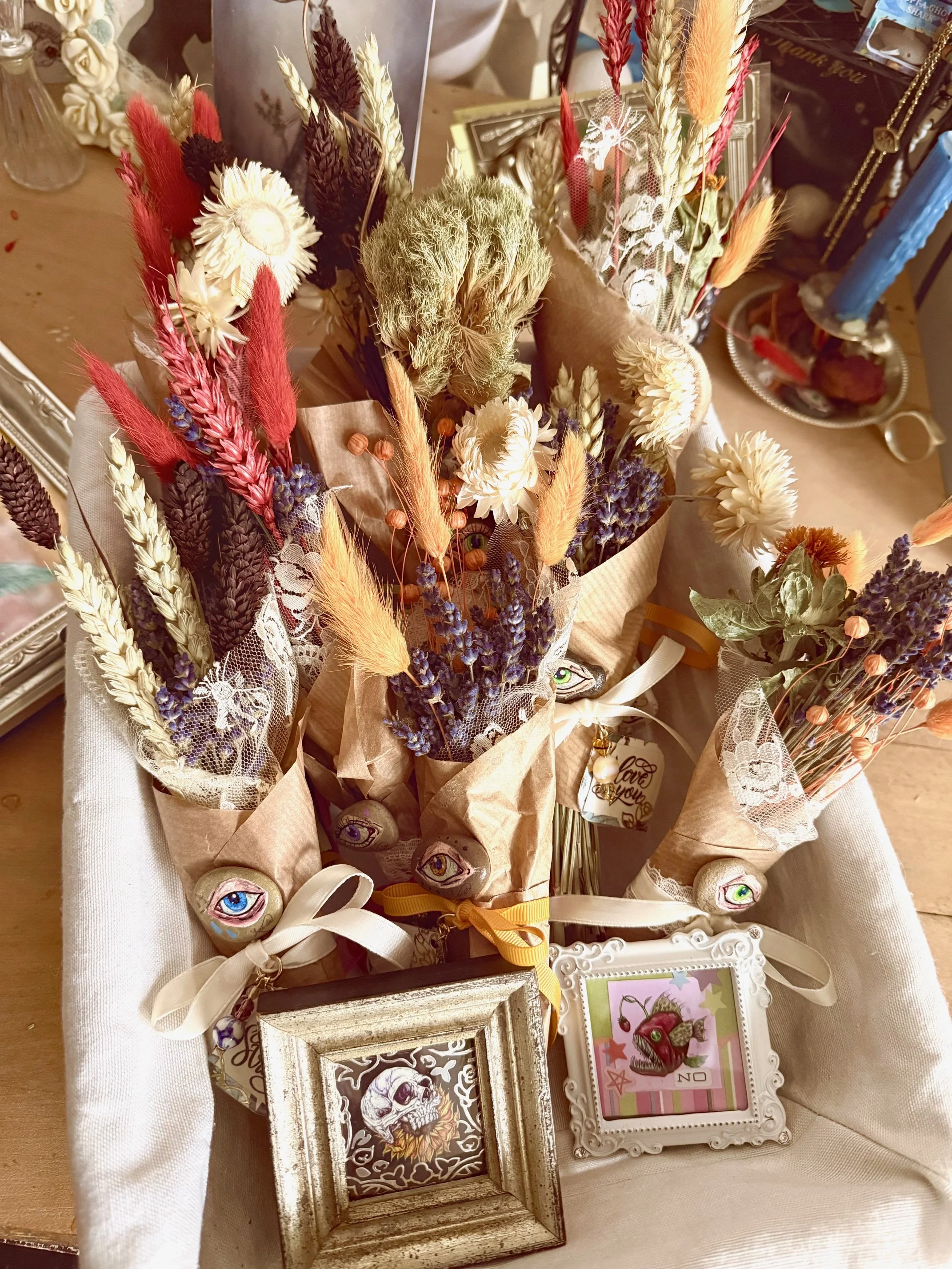 ⊹₊˚‧︵‿₊୨ Tchotchkes and Bouquets ୧₊‿︵‧˚₊⊹