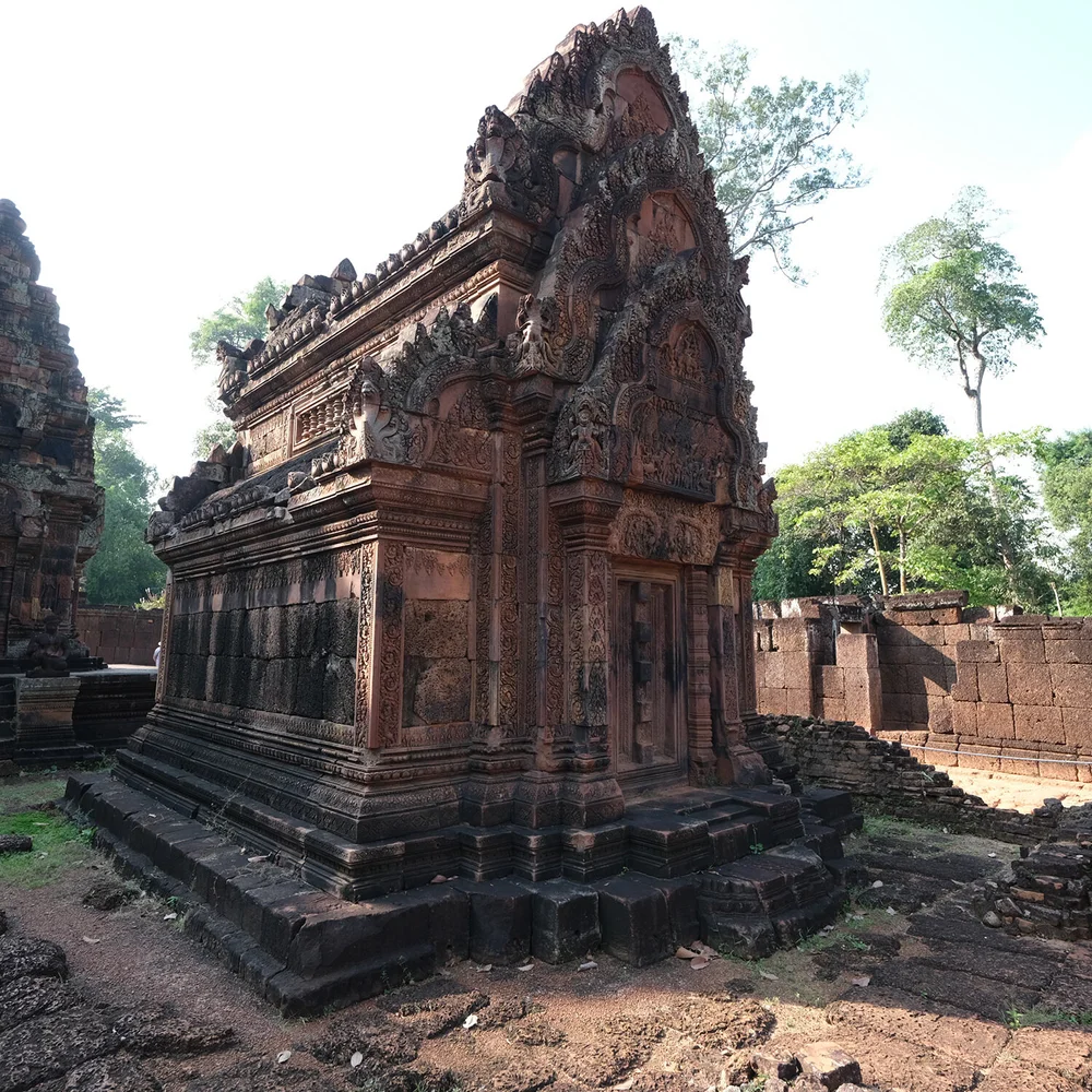 WOMEN TEMPLE INTERIOR