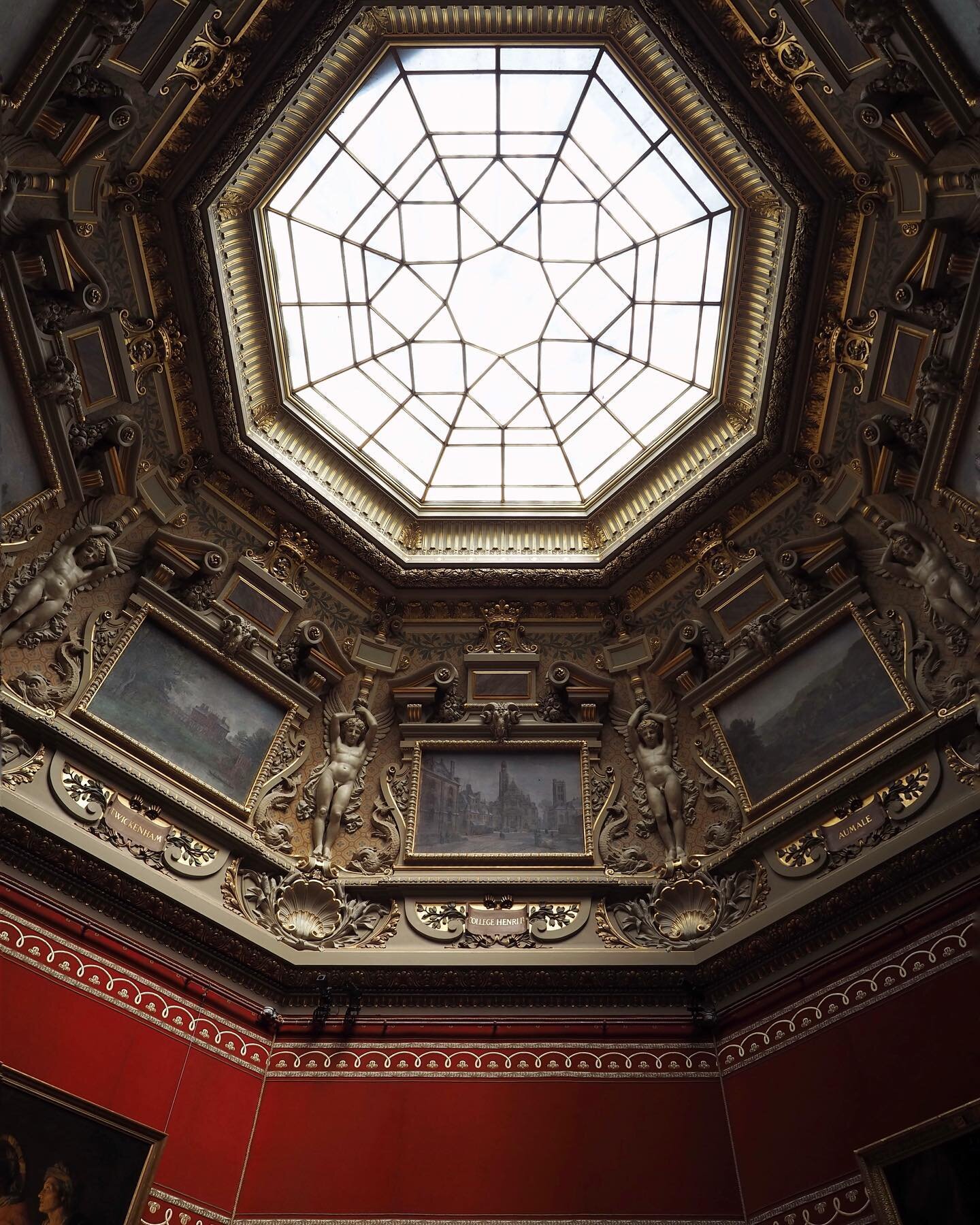 La Tribune, my favourite room in @chantillydomain.  Interesting fact: The collection may only be seen at Chantilly due to the conditions attached to the bequest by the Duke d'Aumale. These conditions forbid the loaning of artworks to other institutio