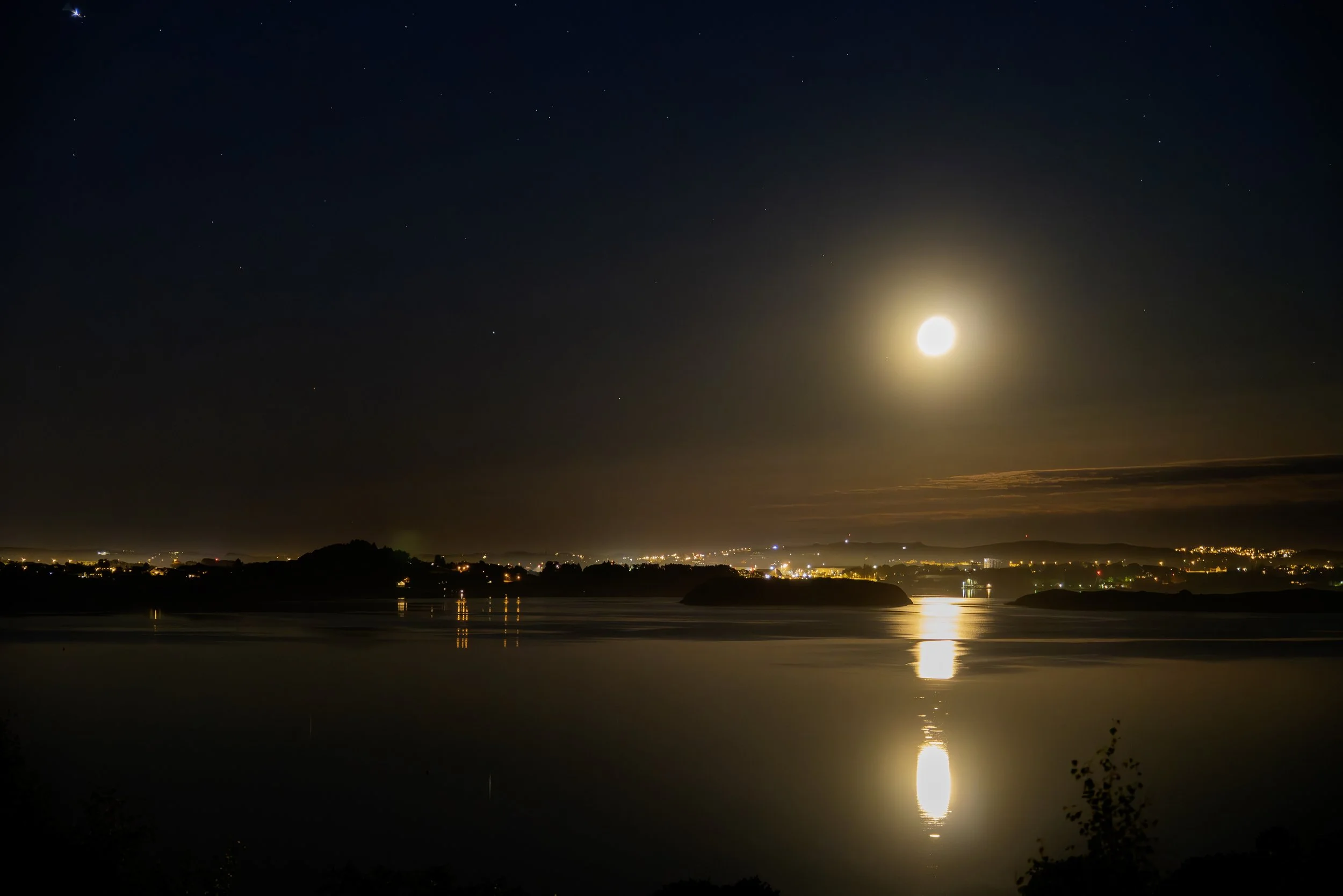 Klar nattehimmel, Hafrsfjord