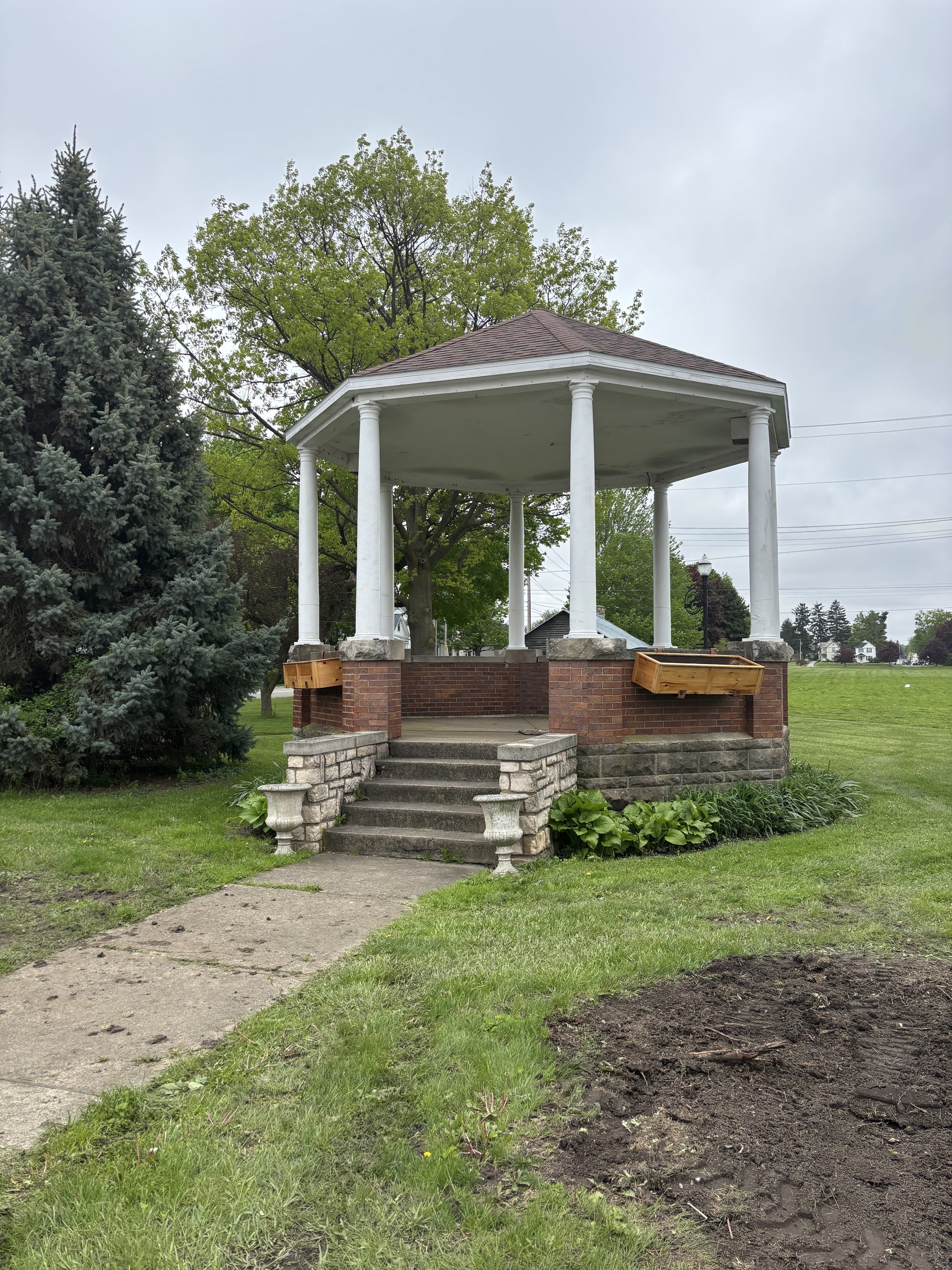 Bandstand Baskets and Planters