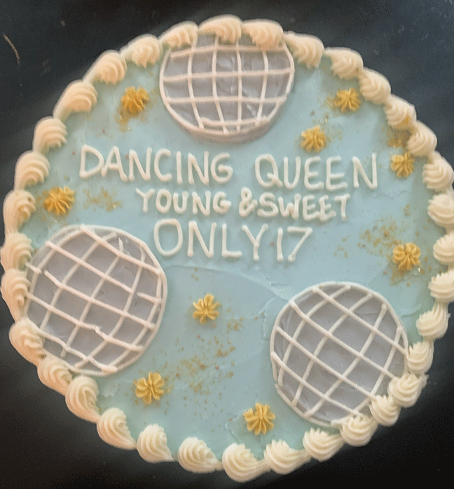 Dancing-Queen-Cake.gif