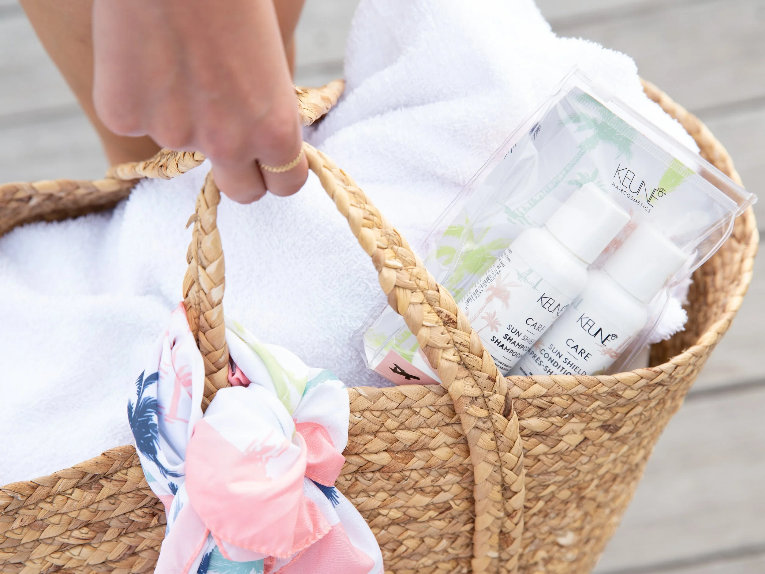 Keune-Care-Sun-Shield-Travel-size-Minis-Toiletry-bag-Limited-Edition-Spring-2020.jpg