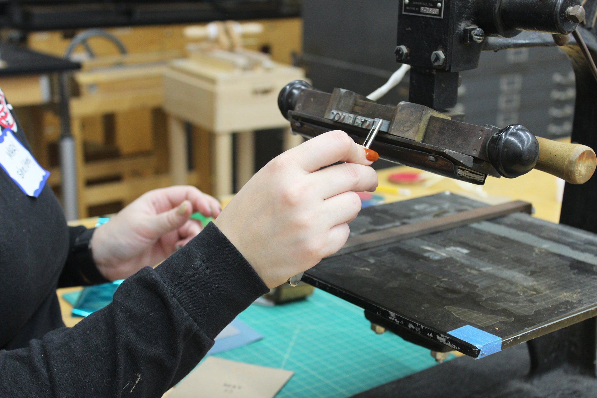 MCBA-wksp-MaurelliHotFoilStamping-11.22.2024-15.jpg