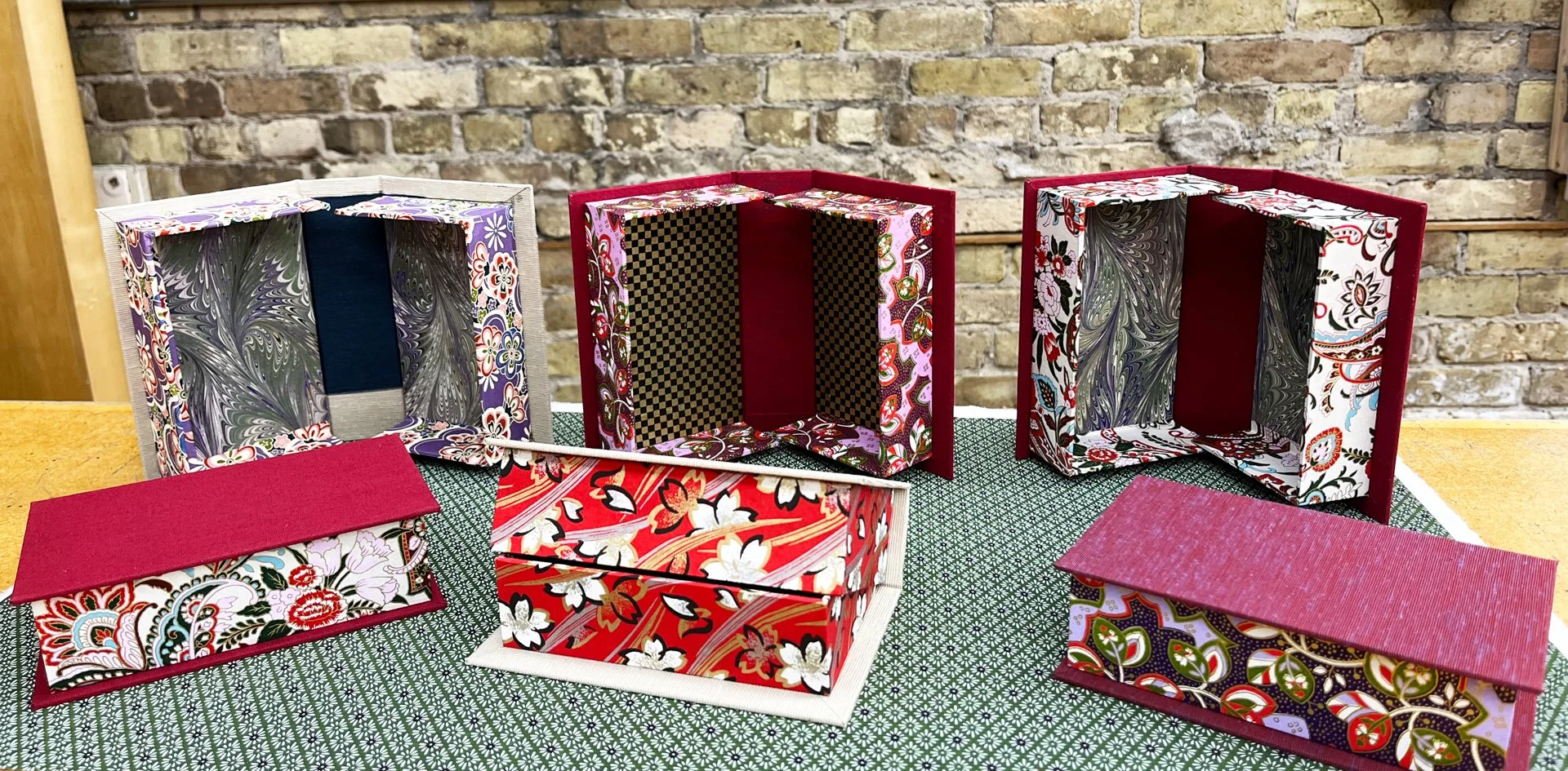 MCBA-wksp-MaurelliBoxBuildingClamshellBoxes-02.23.2025-3.jpg