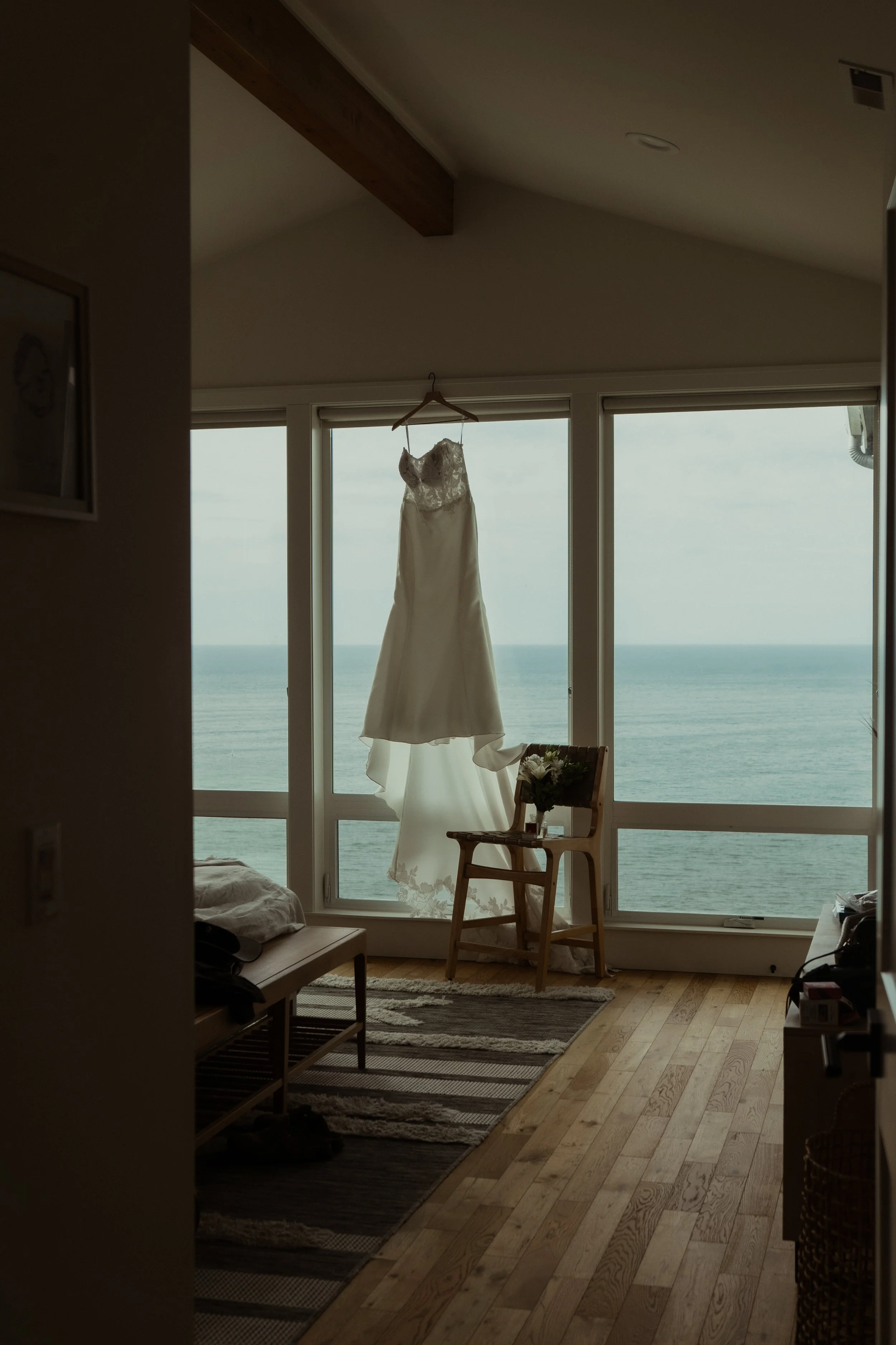 Oregon coast elopement, PNW elopement, wedding dress