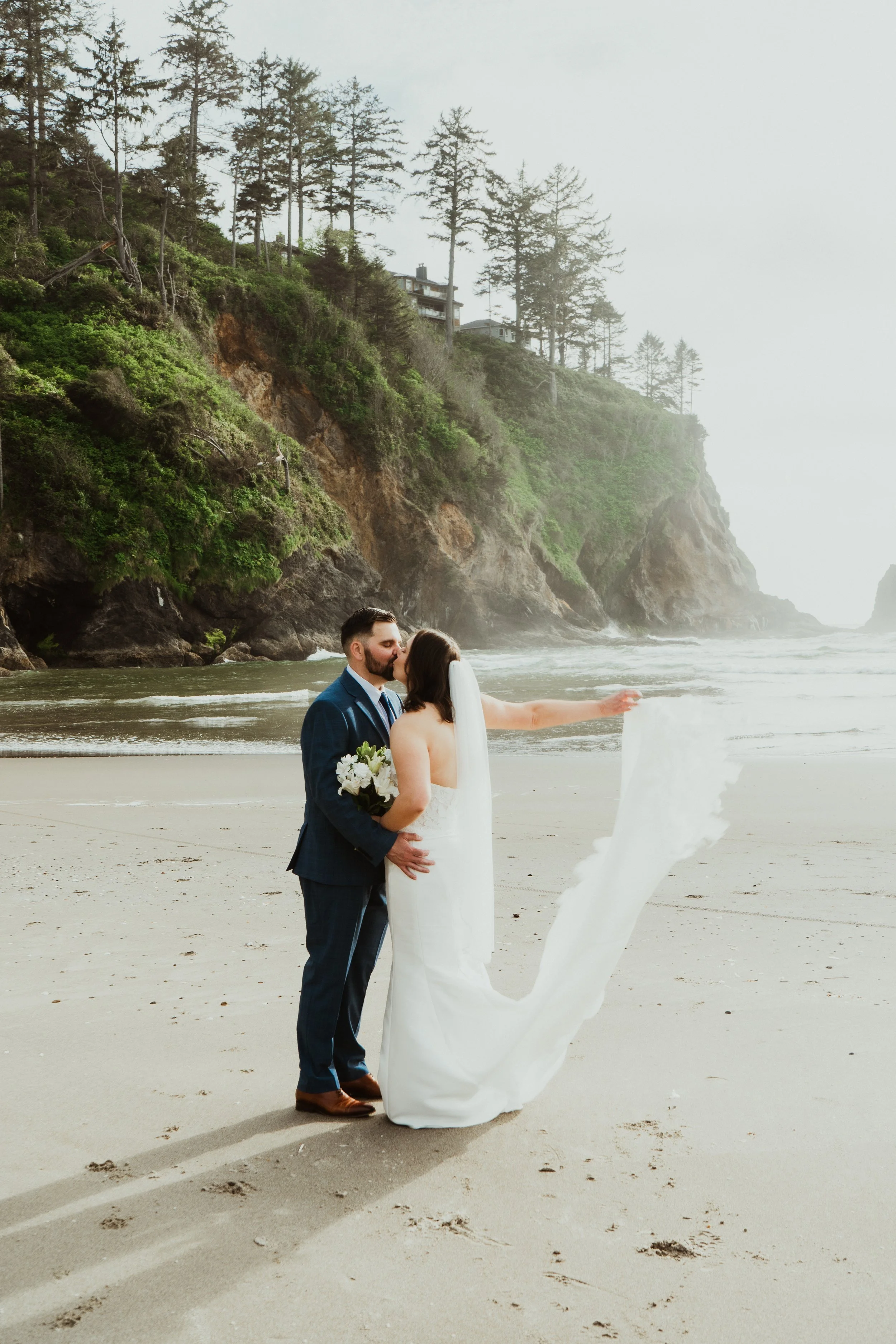 Oregon coast elopement, PNW elopement