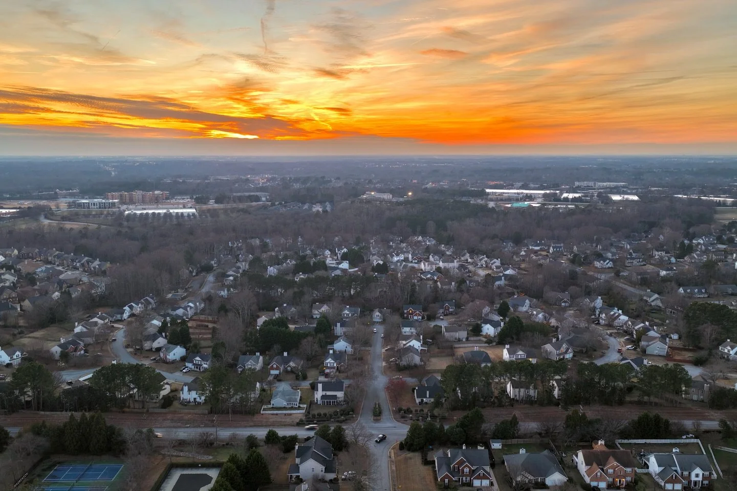 The calm before the storm 🌨️❄️🌅
Blink and everything changes. 🥶📸🚁
.
.
.
.
.
#TheCalmBeforeTheStorm #WinterStorm #BeforeAndAfter #AerialView #southcarolina