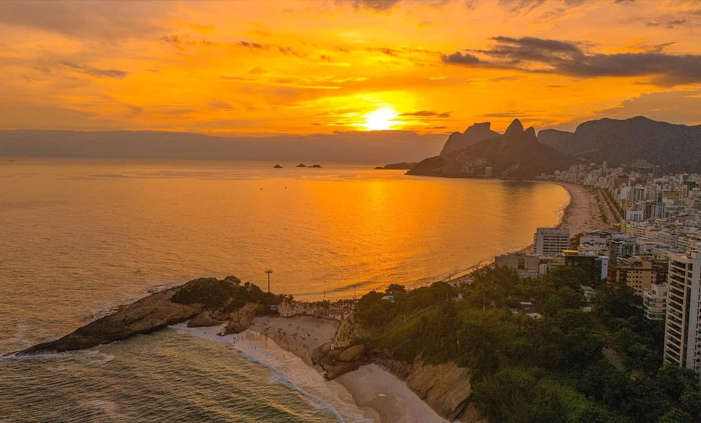 Summer still on here &hellip; 🚀🌅🕶️
.
.
.
.
.
#cinematography #letsfilm #letsfly #inspiration #findyourvision #dplife #sunsetlovers