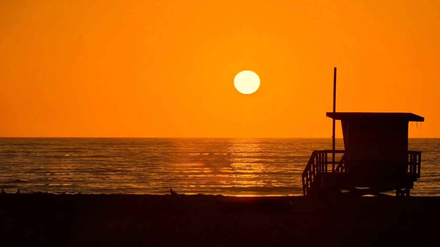 Chasing light till the last frame.
Hermosa Beach, golden hour. 🎬🚀📸
.
.
.
.
.
#sunsetsniper #hermosabeachpier #southbay