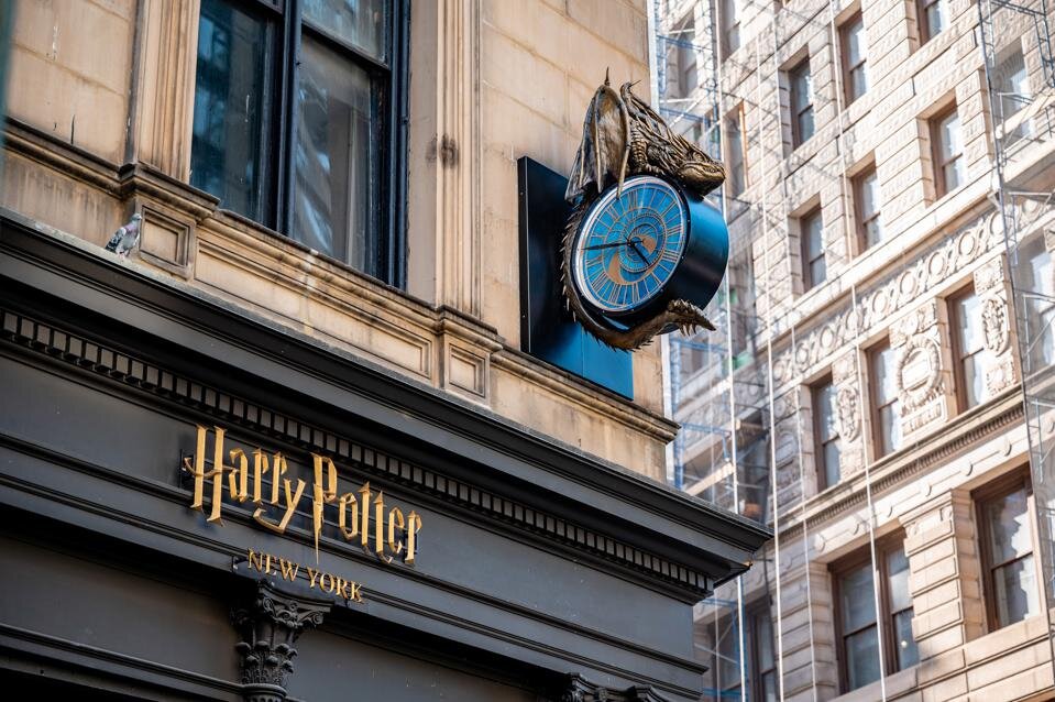 https---specials-images.forbesimg.com-imageserve-60b895dd44c909300a7167d2-Harry-Potter-New-York-storefront-hungarian-horntail-clock-960x0.jpg?fit=scale.jpeg