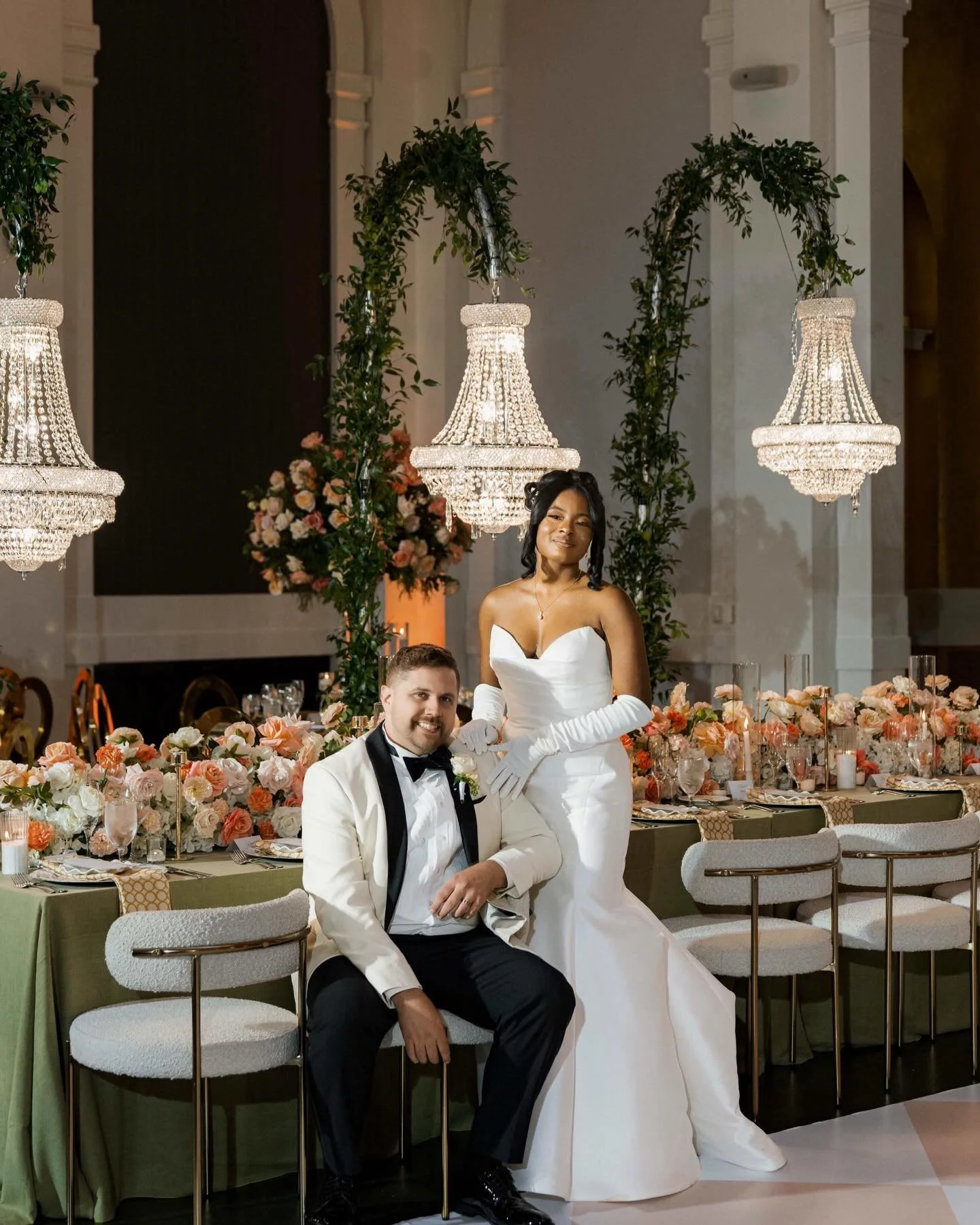 I photographed my last wedding of 2025. 😊

Currently booking couples for 2026 &amp; 2027.

Vendors:
Photographer: @mfieldsphotography
Wedding Planner: @jenniferroseeventsandweddings
Designer and Florals: @steluxe_events
Event Production: @lebartyeve