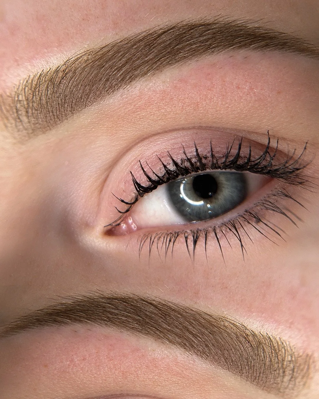 🍂 October brows just hit different&hellip;

No brow pencil. No filling them in every morning. Just beautiful brows that stay looking put together. 🤍

✨ Soft ombr&eacute;
✨ Custom colour
✨ Designed for your features
✨ Beautifully healed &amp; long-l