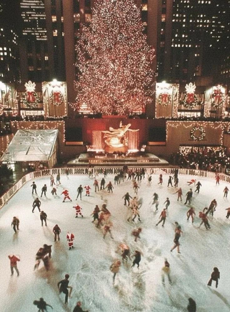 S.3, Ep. 1: the most wonderful time of the year… 