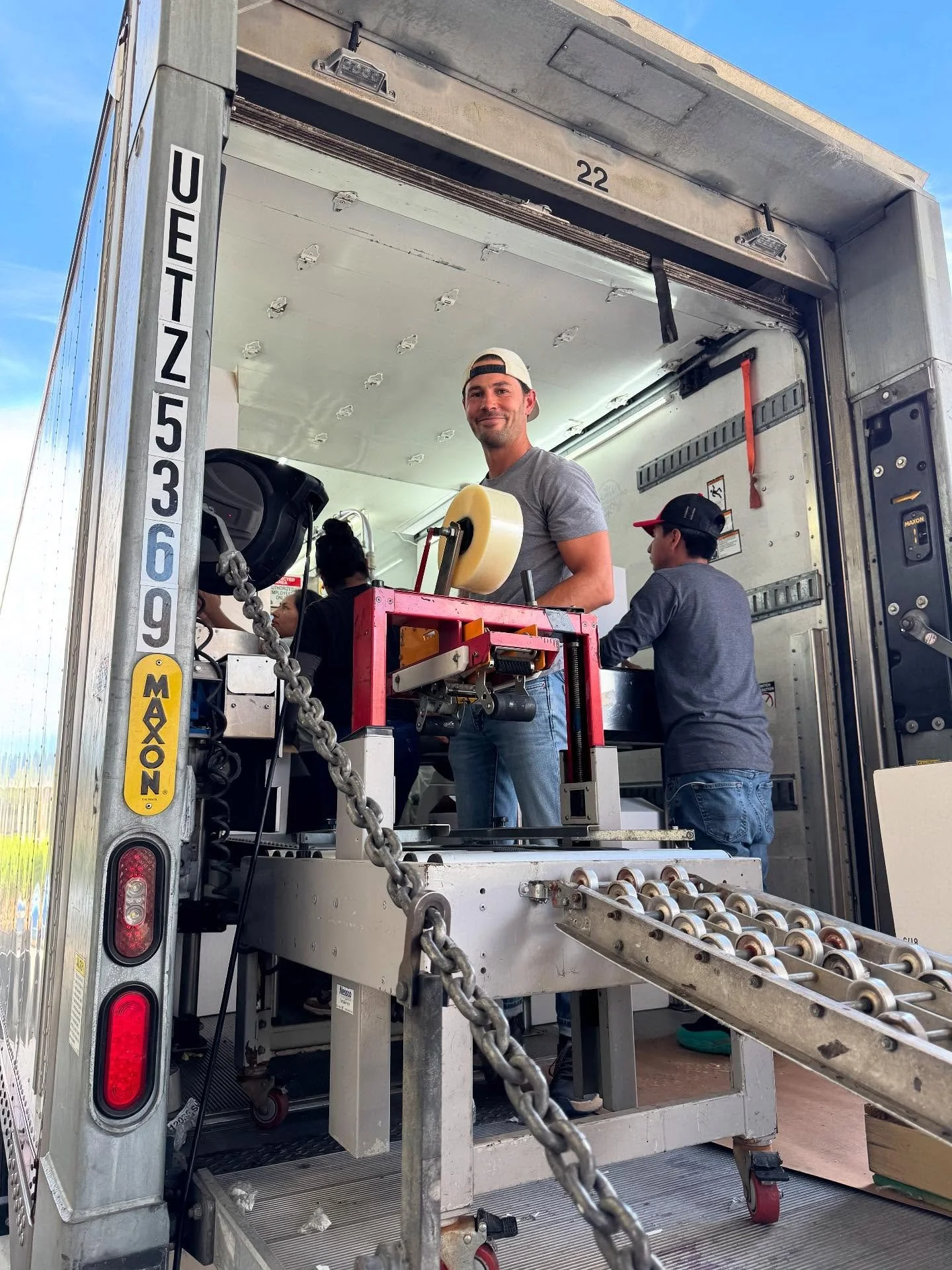 Even with a lot of advance preparation and the right specialized machinery, it takes a lot of people working together efficiently to bottle good wine! 🍷 Thankfully over the last few days, a lot of good people pulled together to get our 2024 vintage 