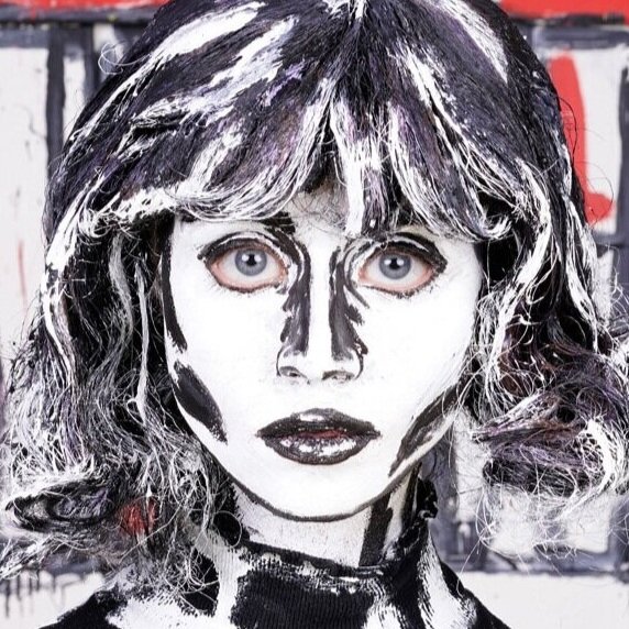  GROOVE IT
// Model Alli Harvard