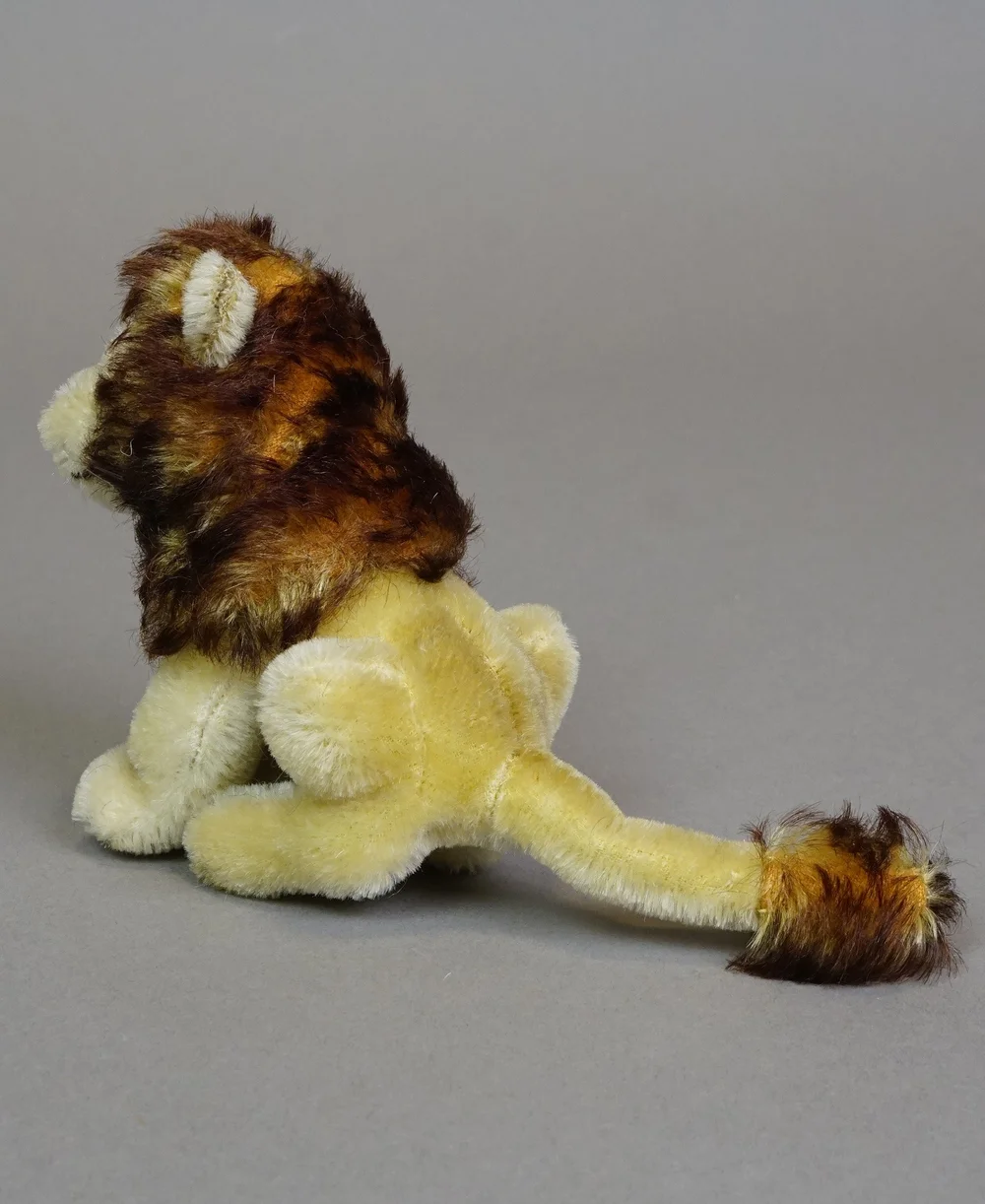 Vintage Steiff Lion — Carmel Doll Shop