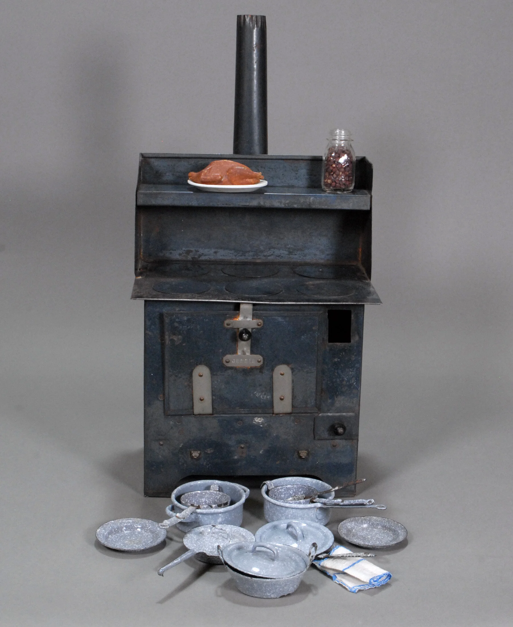 Furn-E-811-e.JPG