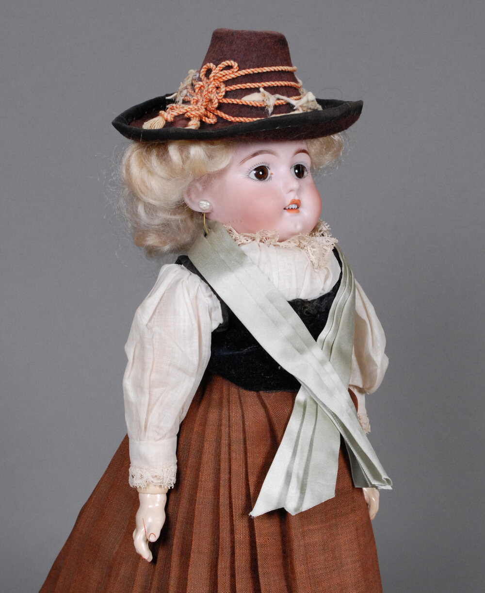 Simon & Halbig 1079 - All Original — Carmel Doll Shop Simon & Halbig 1079 - All Original — Carmel Doll Shop