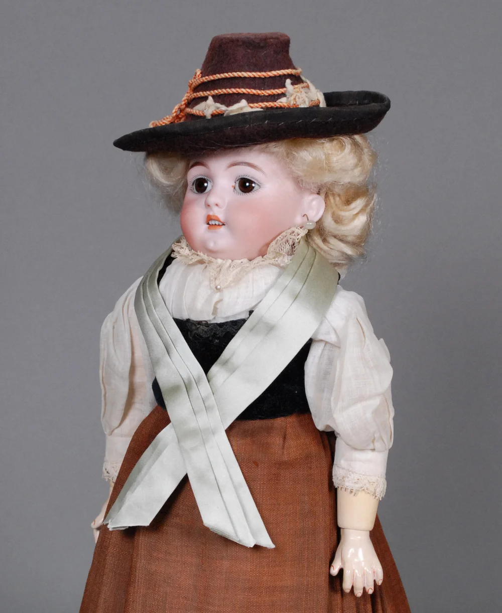 アンティークビスクドール SIMON & HALBIG 1079 DEPヘッド Simon & Halbig 1079 - All Original — Carmel Doll Shop