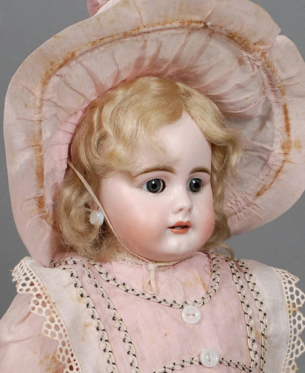 Simon & Halbig 949 — Carmel Doll Shop