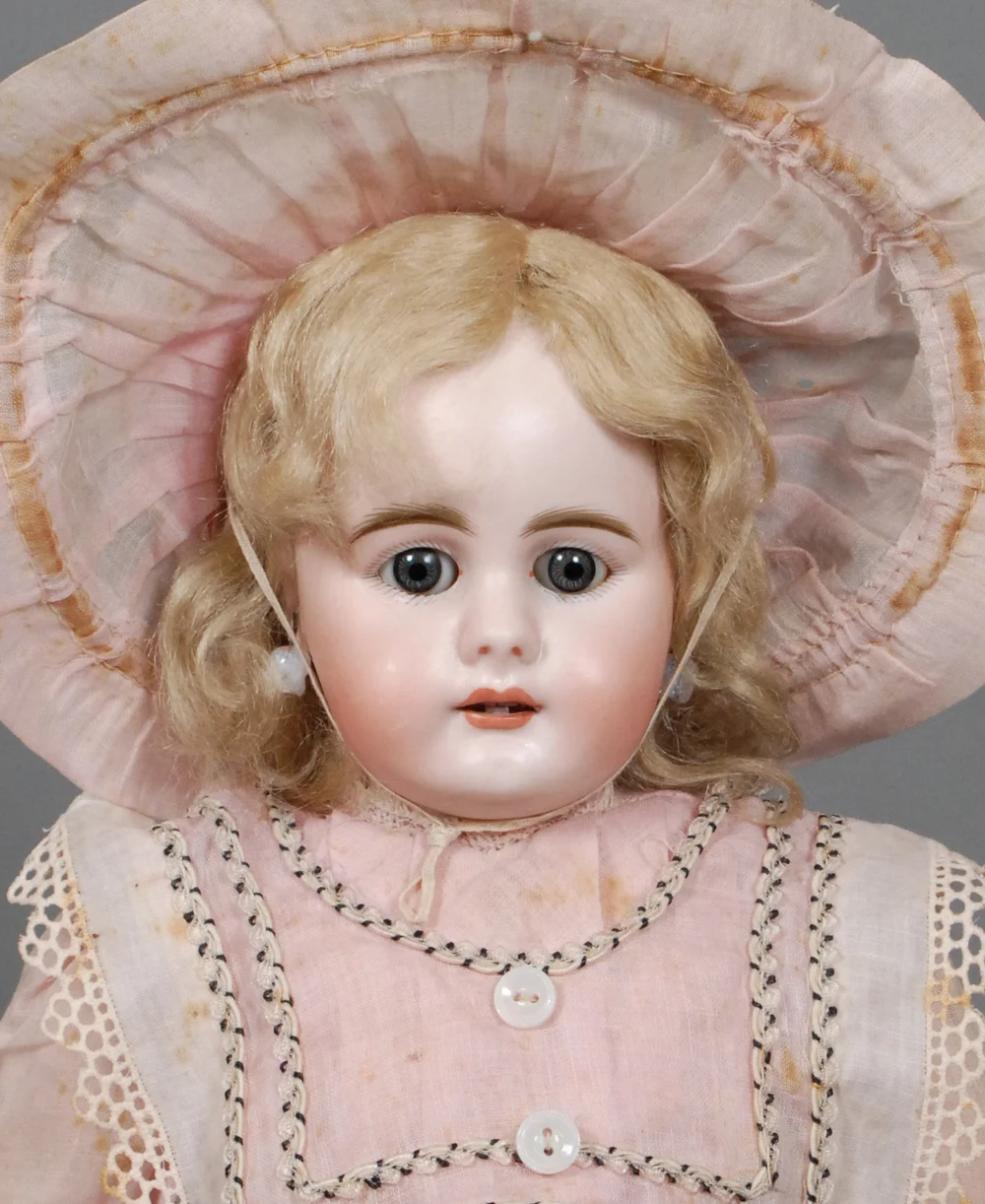 Simon & Halbig 949 — Carmel Doll Shop