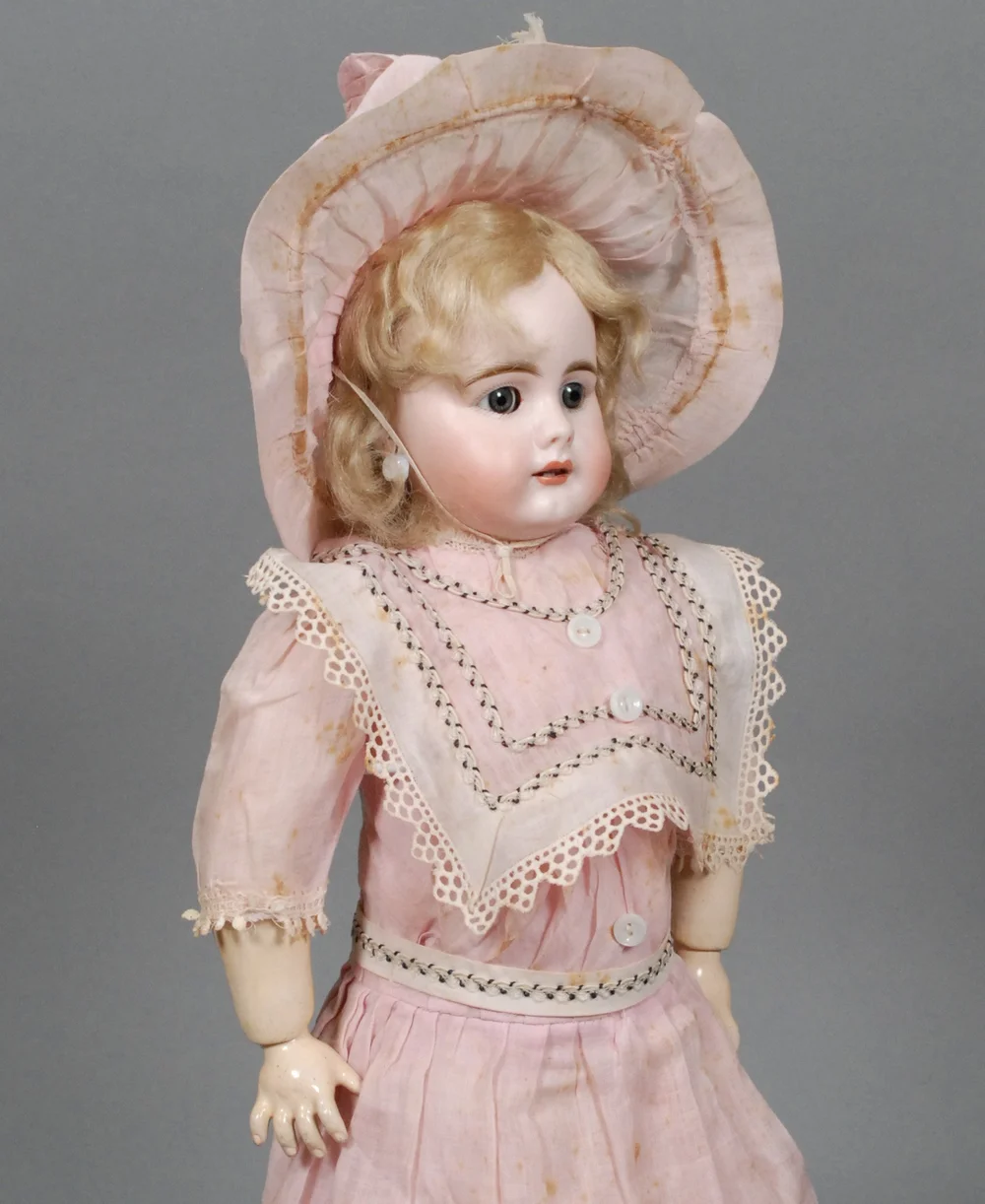 Simon & Halbig 949 — Carmel Doll Shop