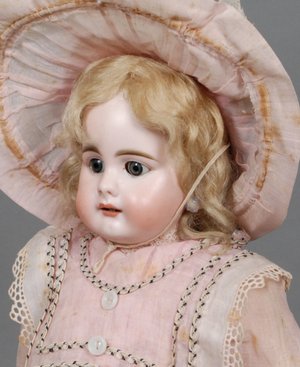 Simon & Halbig 949 — Carmel Doll Shop