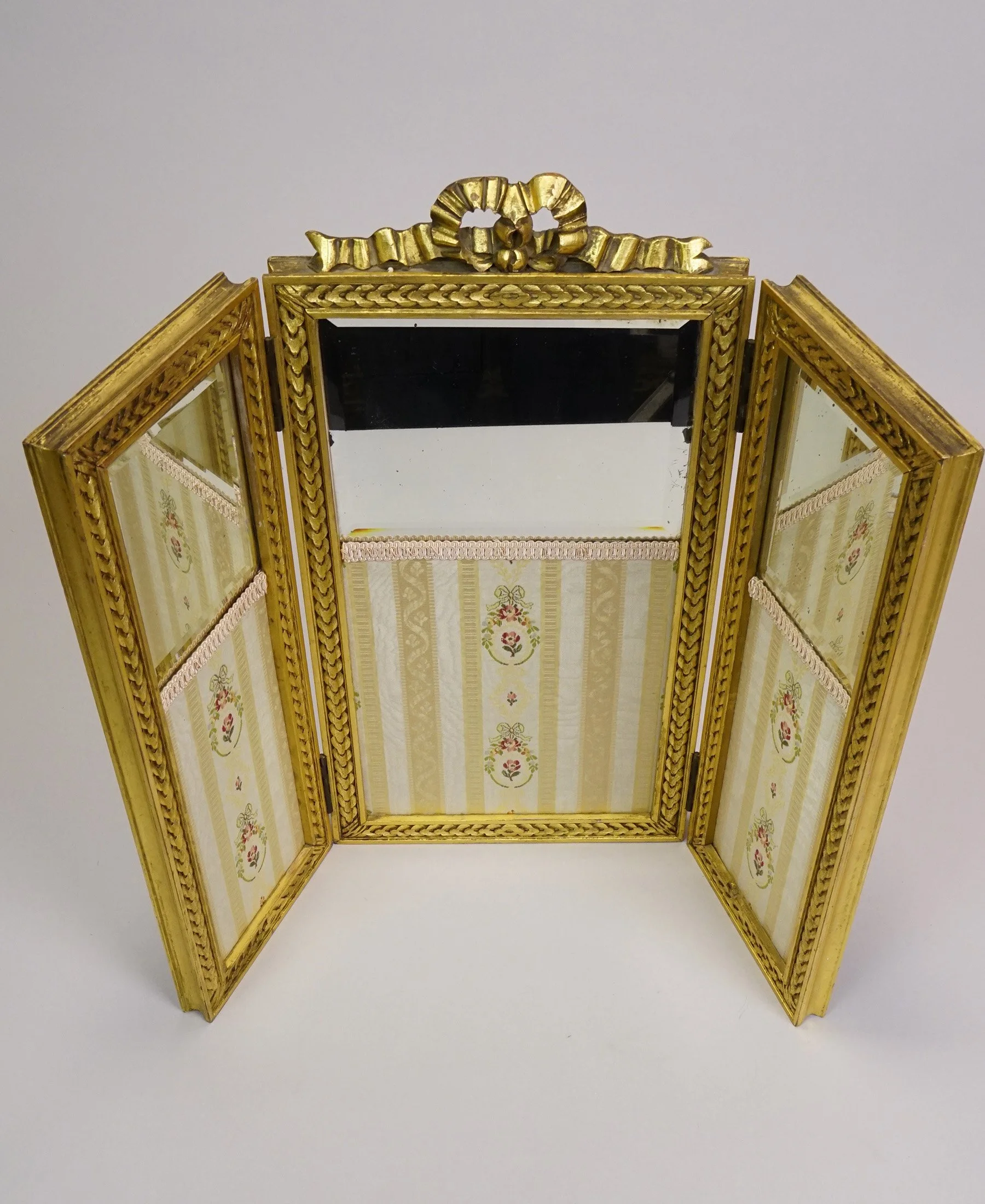 Furn-E-925-b.JPG