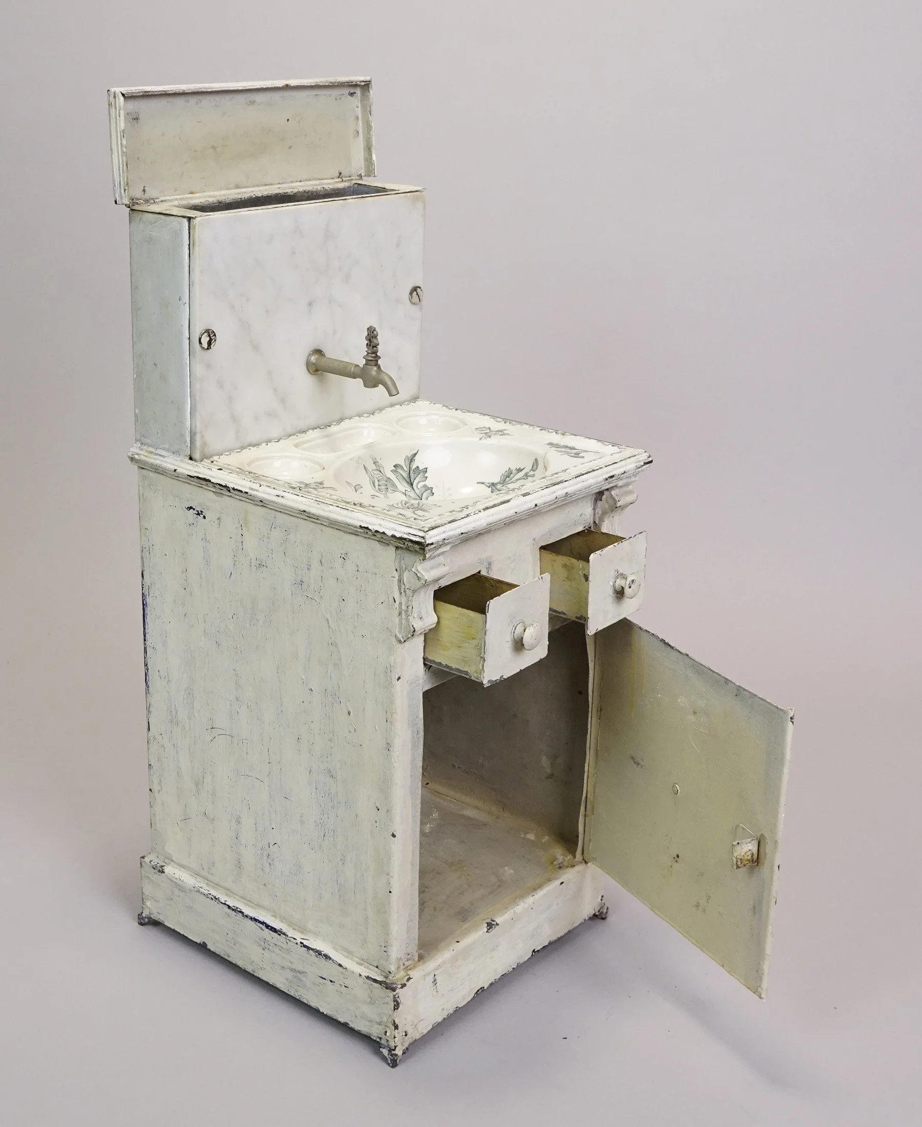 Furn-E-922-c.JPG