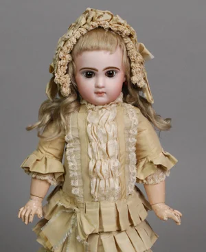 Bébé Jumeau 6 — Carmel Doll Shop