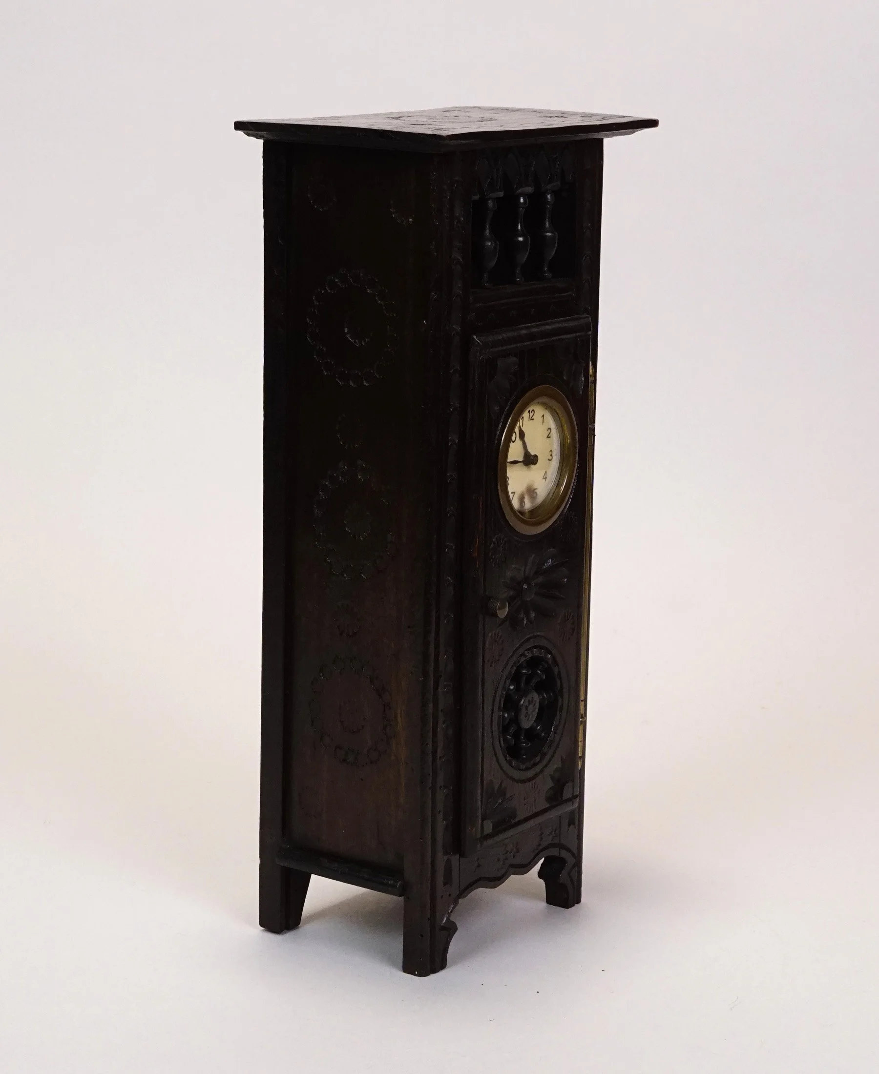 Furn-E-898-c.JPG
