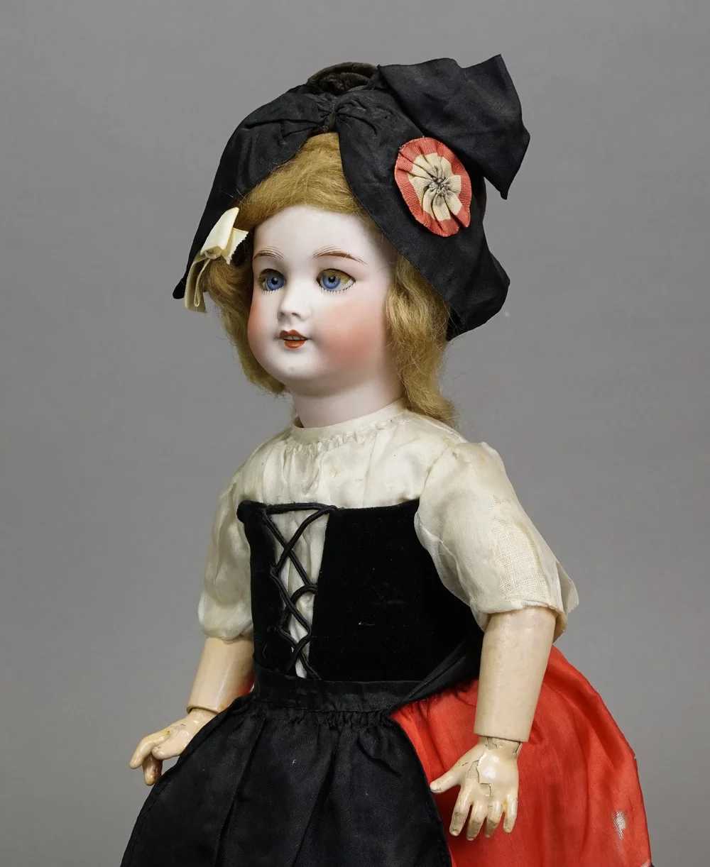 Robe De Poupée Ancienne – Allemande Ou Française Jumeau SFBJ – époque Bisque