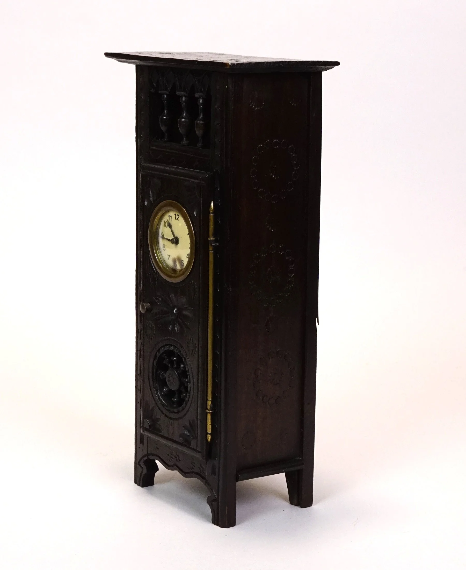 Furn-E-898-d.JPG