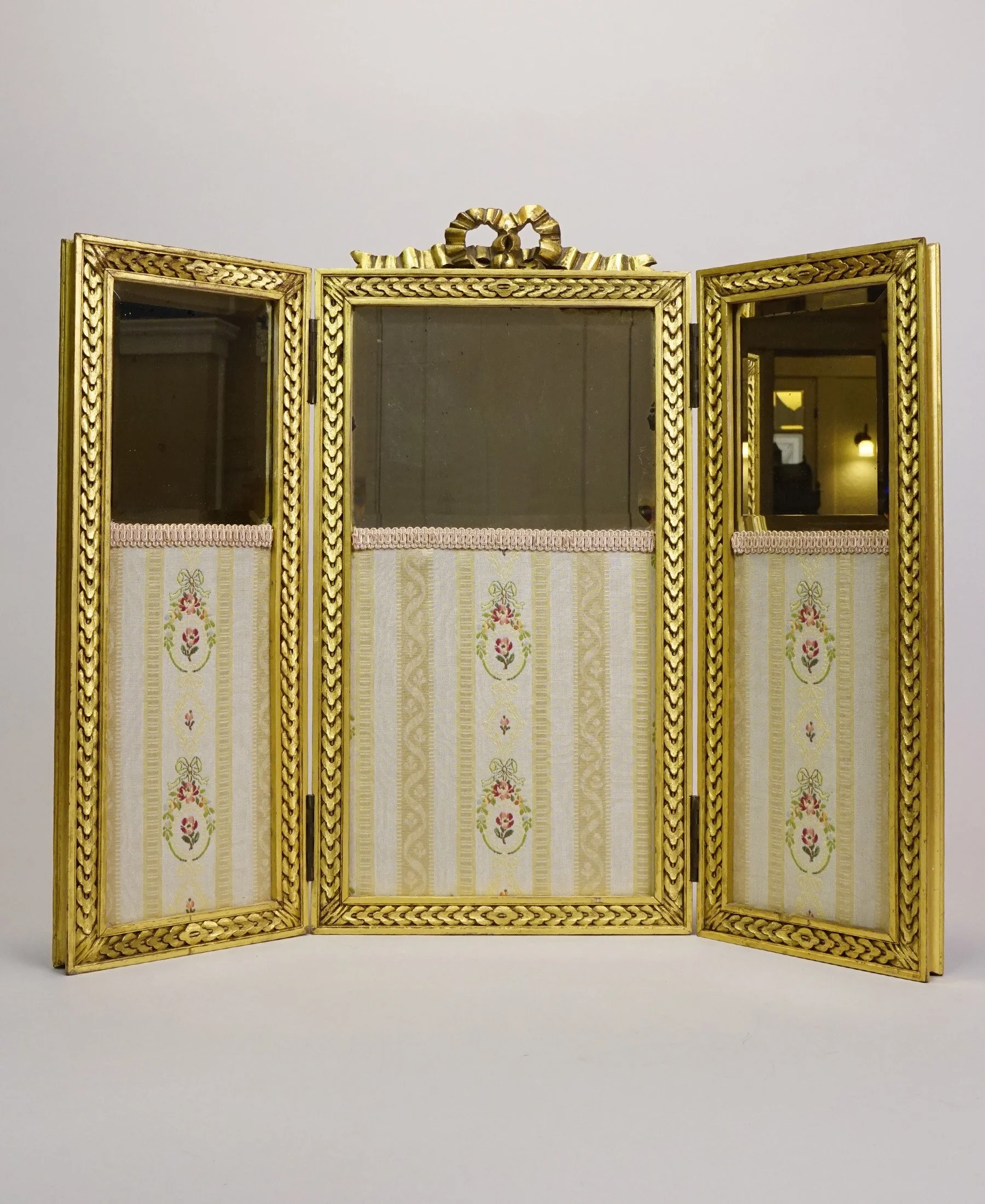 Furn-E-925-a.JPG