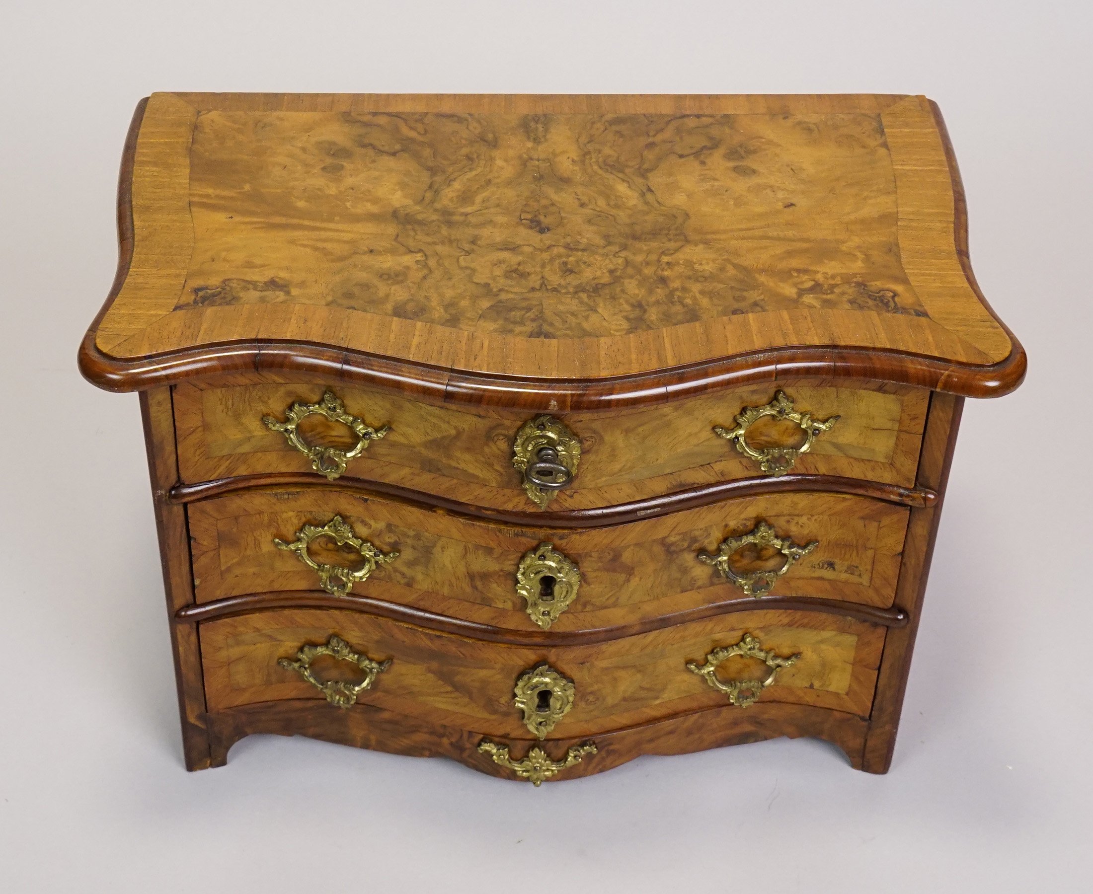 Furn-E-919-d.JPG