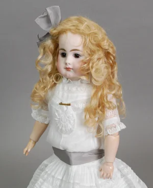 Beautiful Simon & Halbig 949 — Carmel Doll Shop