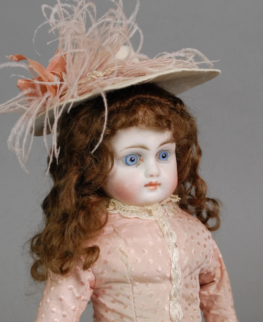 Sonnenberg Fashionable Teen — Carmel Doll Shop