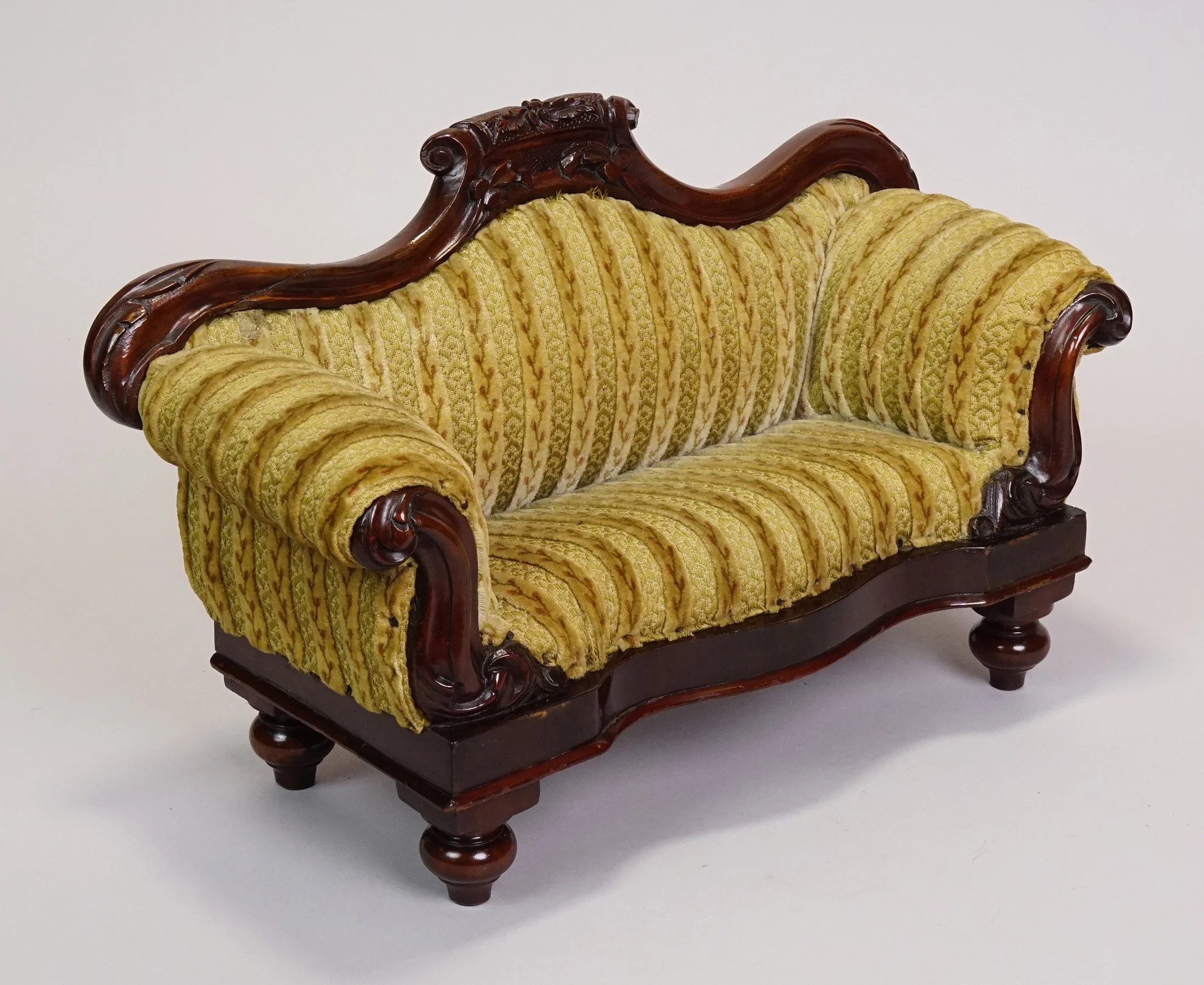 Furn-E-921-b.JPG