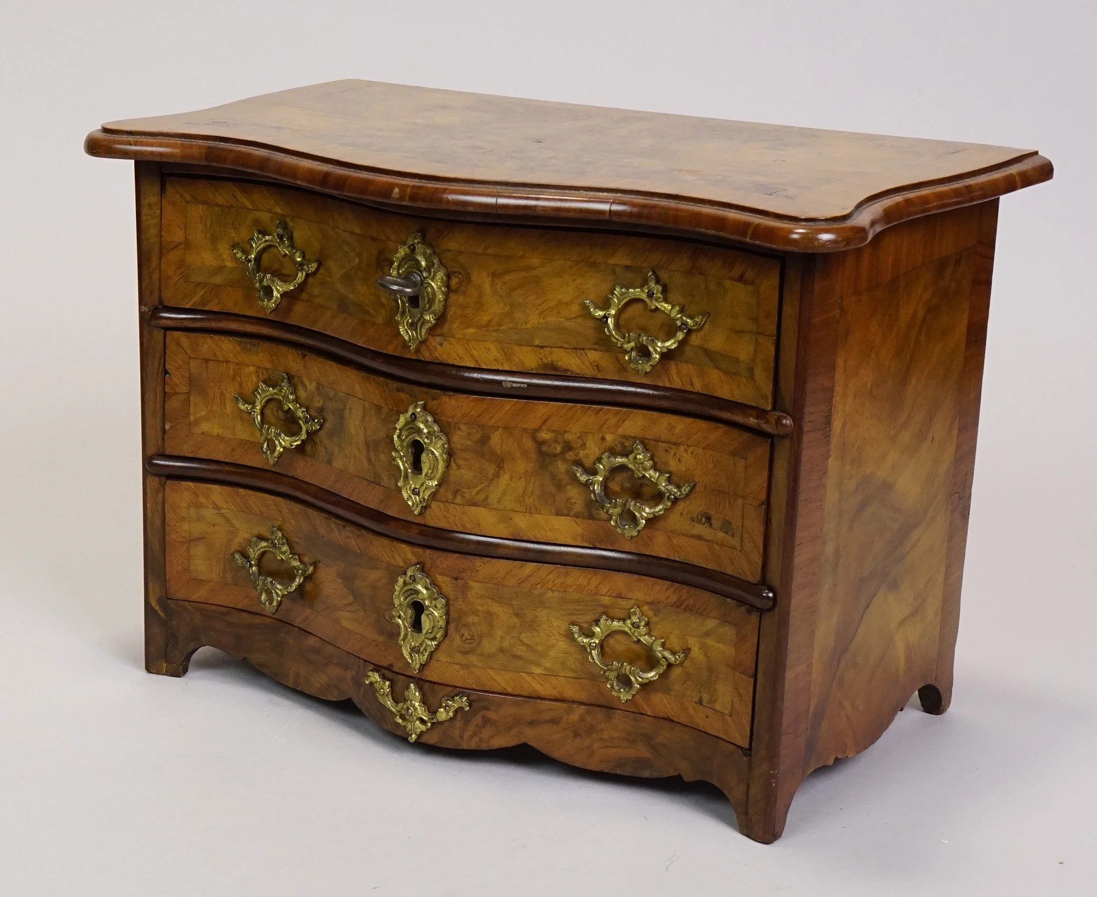 Furn-E-919-c.JPG